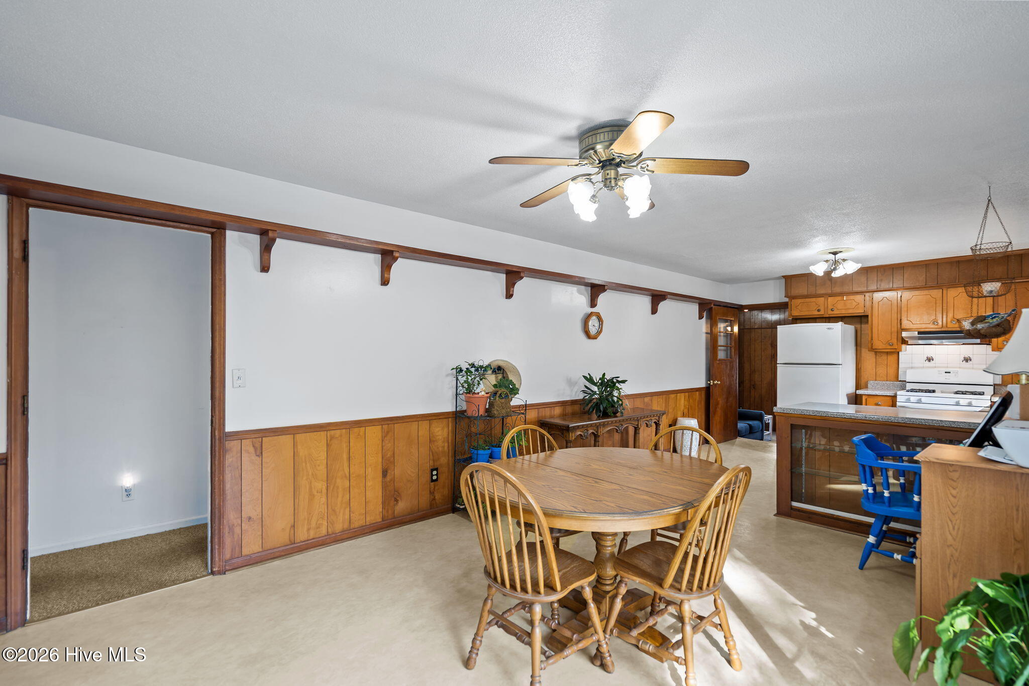 100558316 | Photo 19