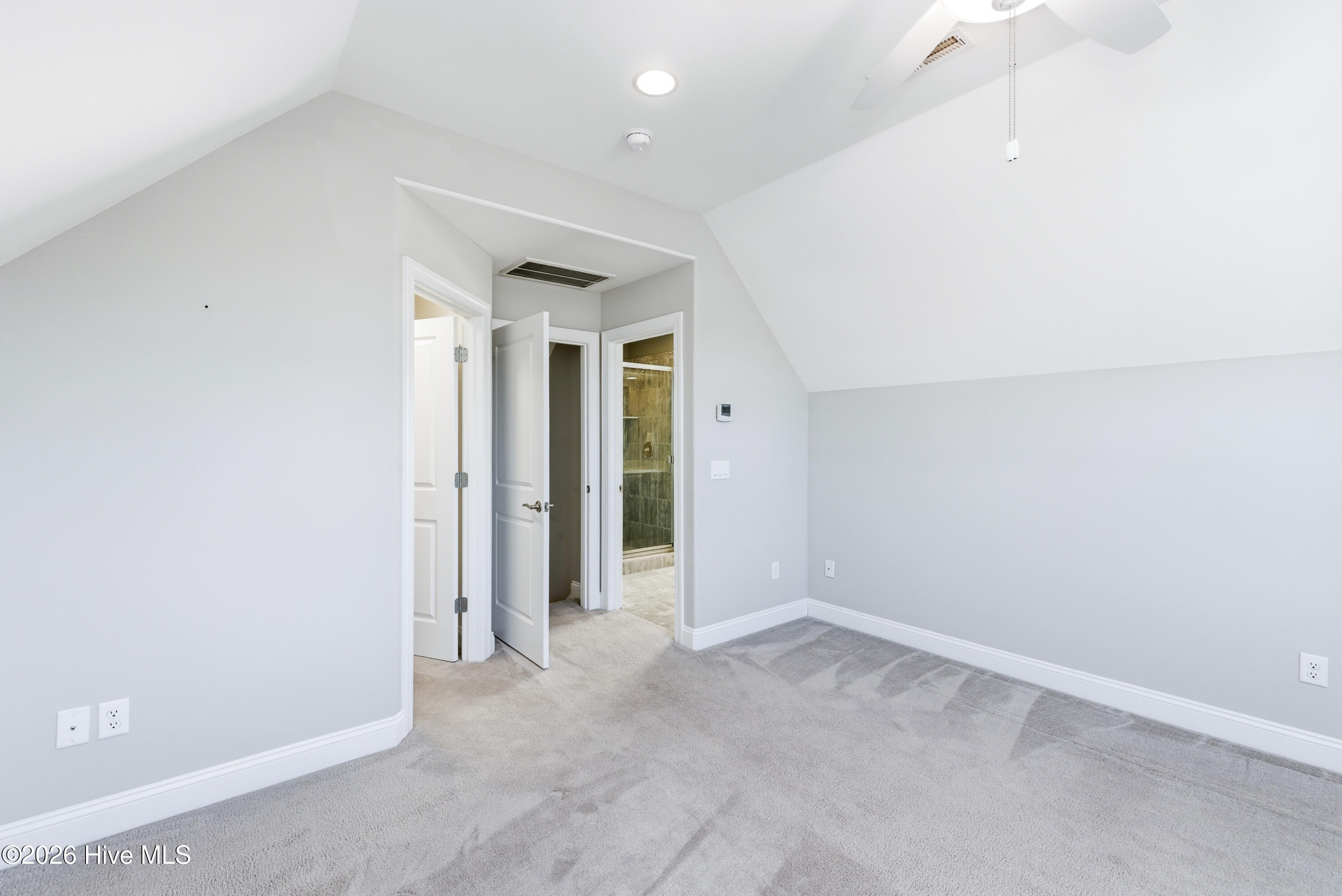 100550205 | Photo 45