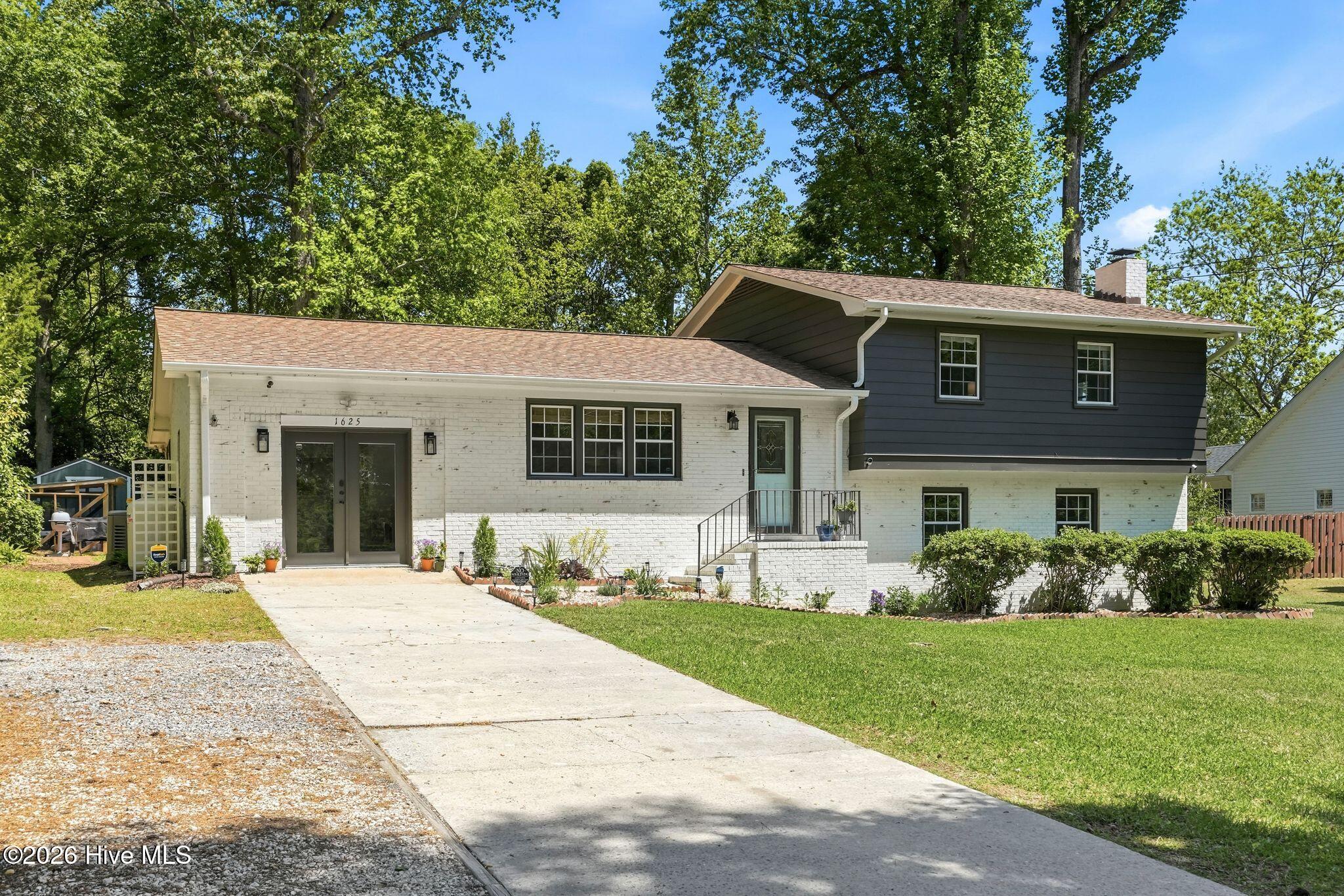 100568648 | Photo 70