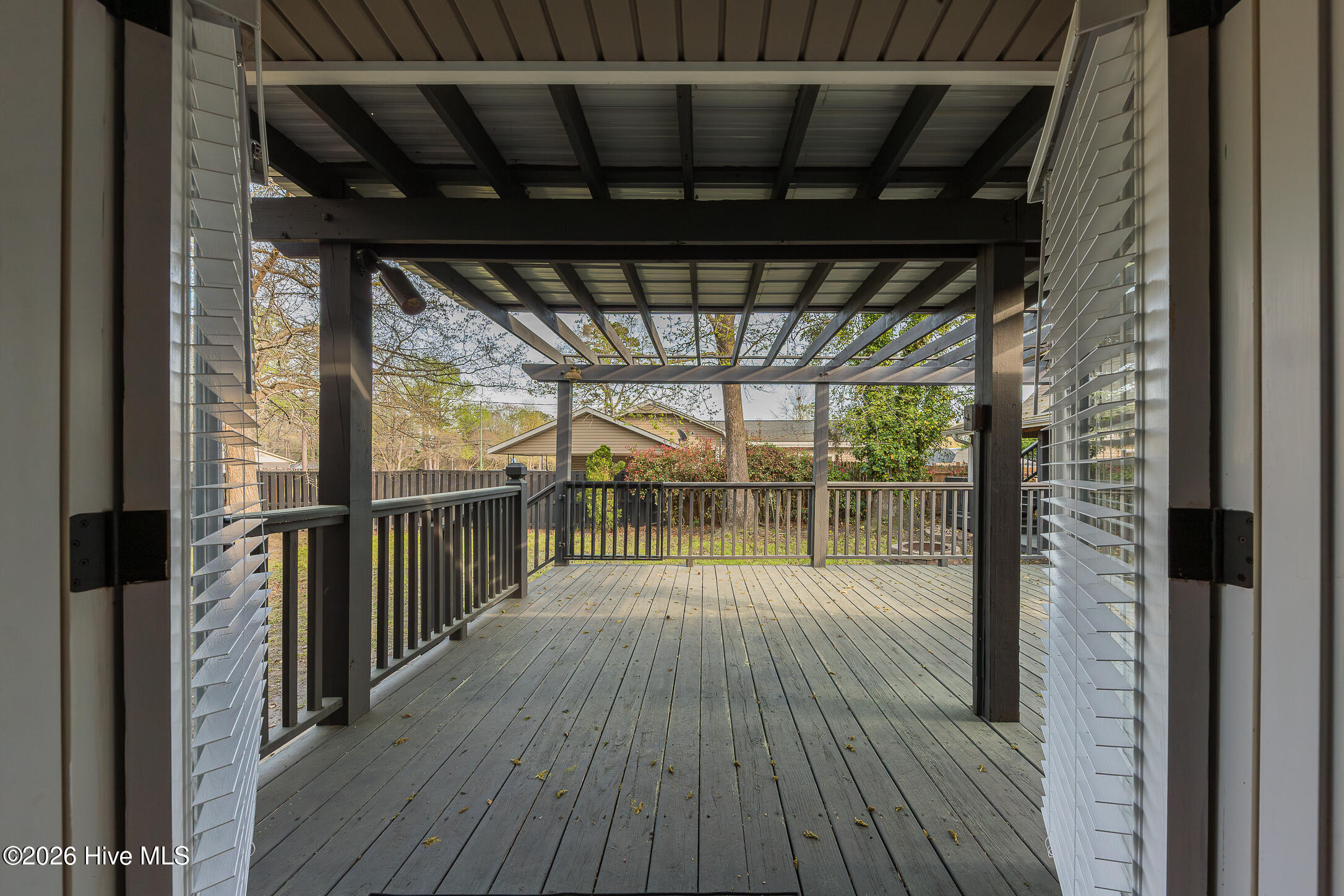 100563981 | Photo 42