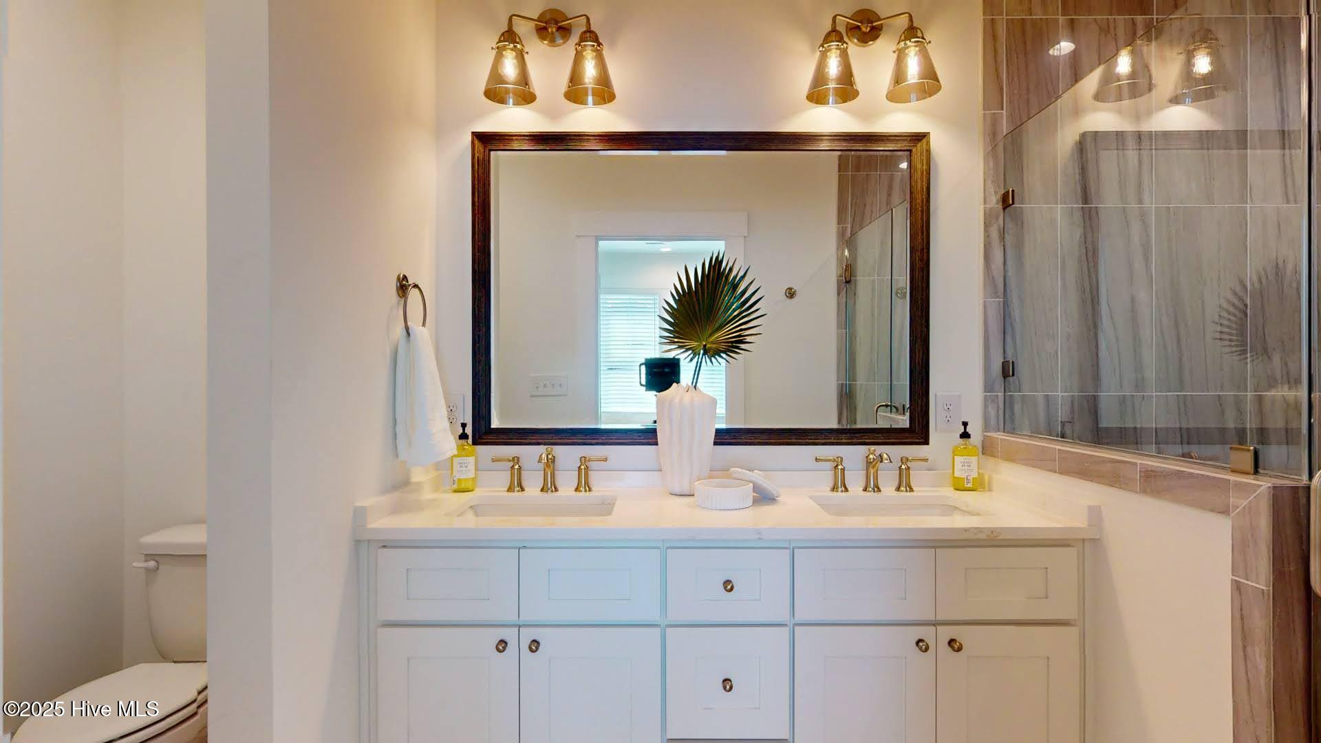 100560716 | Photo 53