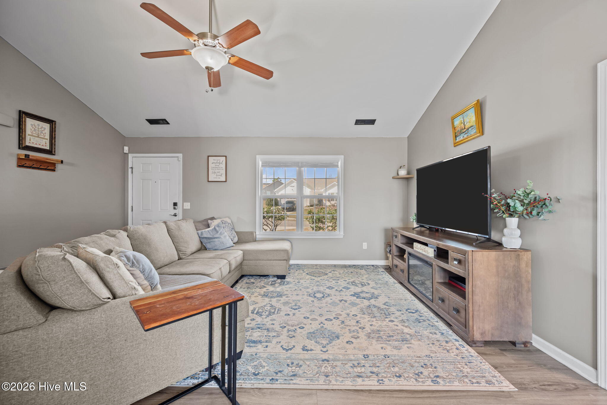 100558999 | Photo 10