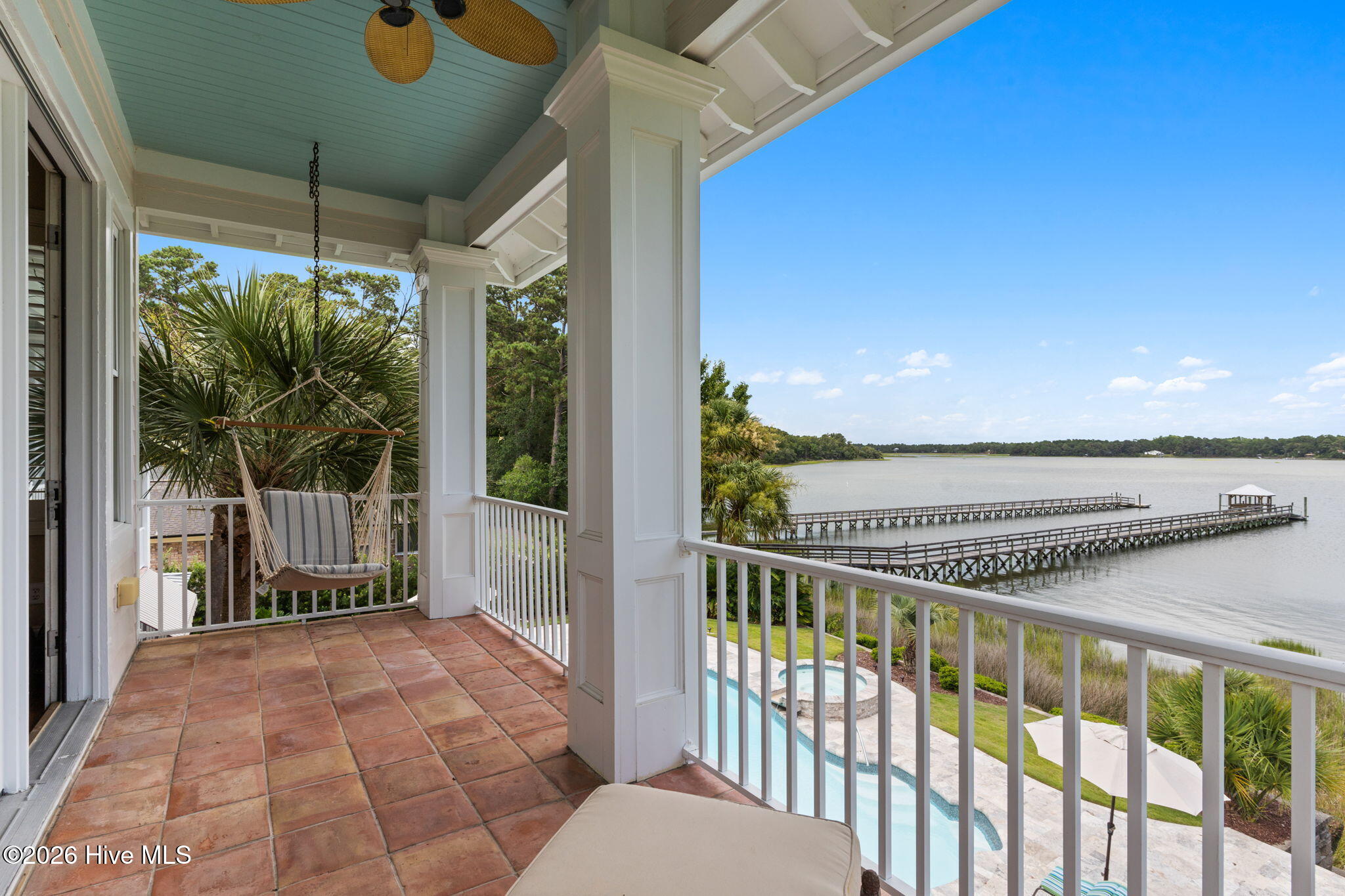 100554709 | Photo 81