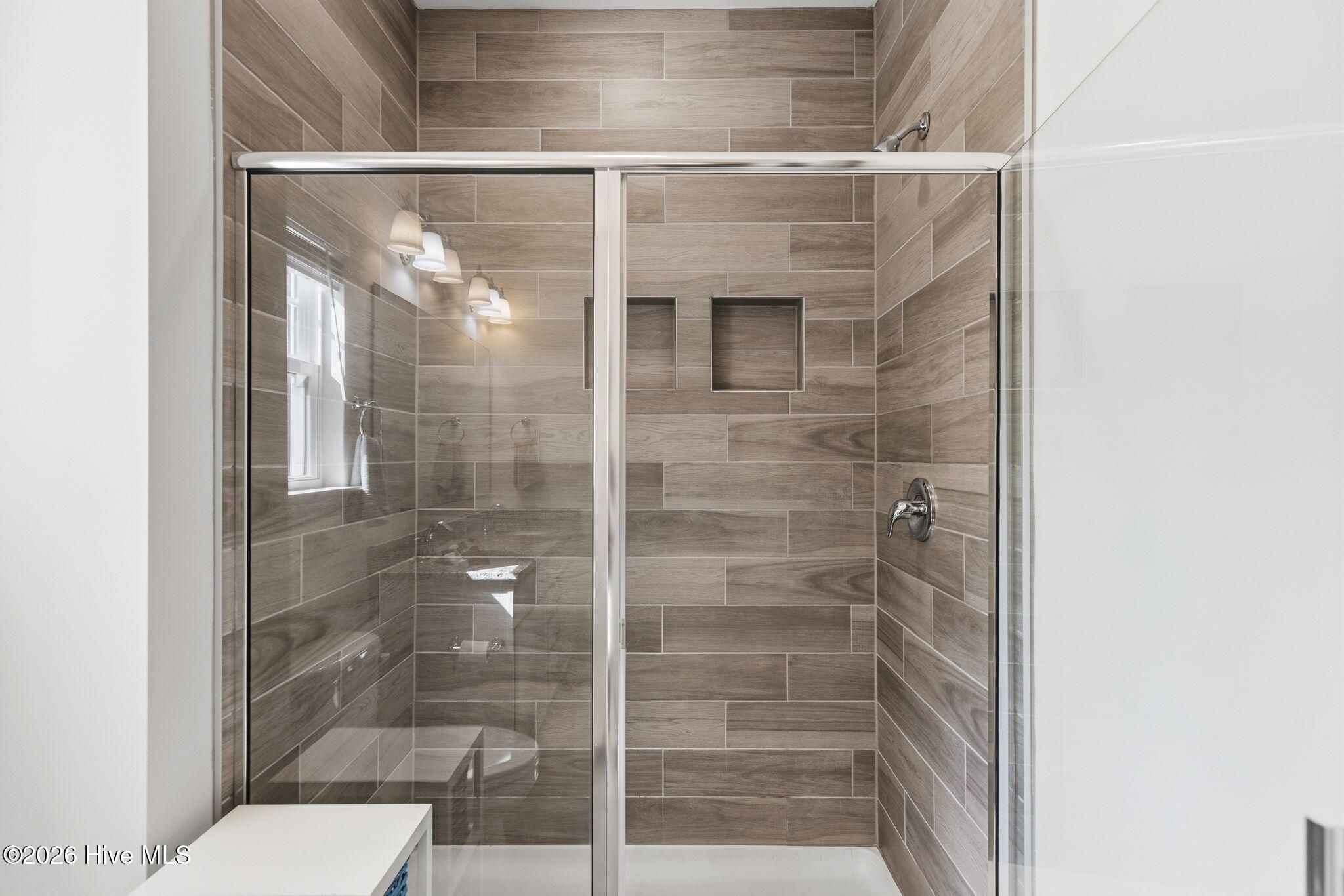 100558681 | Photo 24