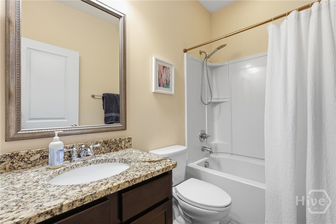 Full Bathroom 2/3