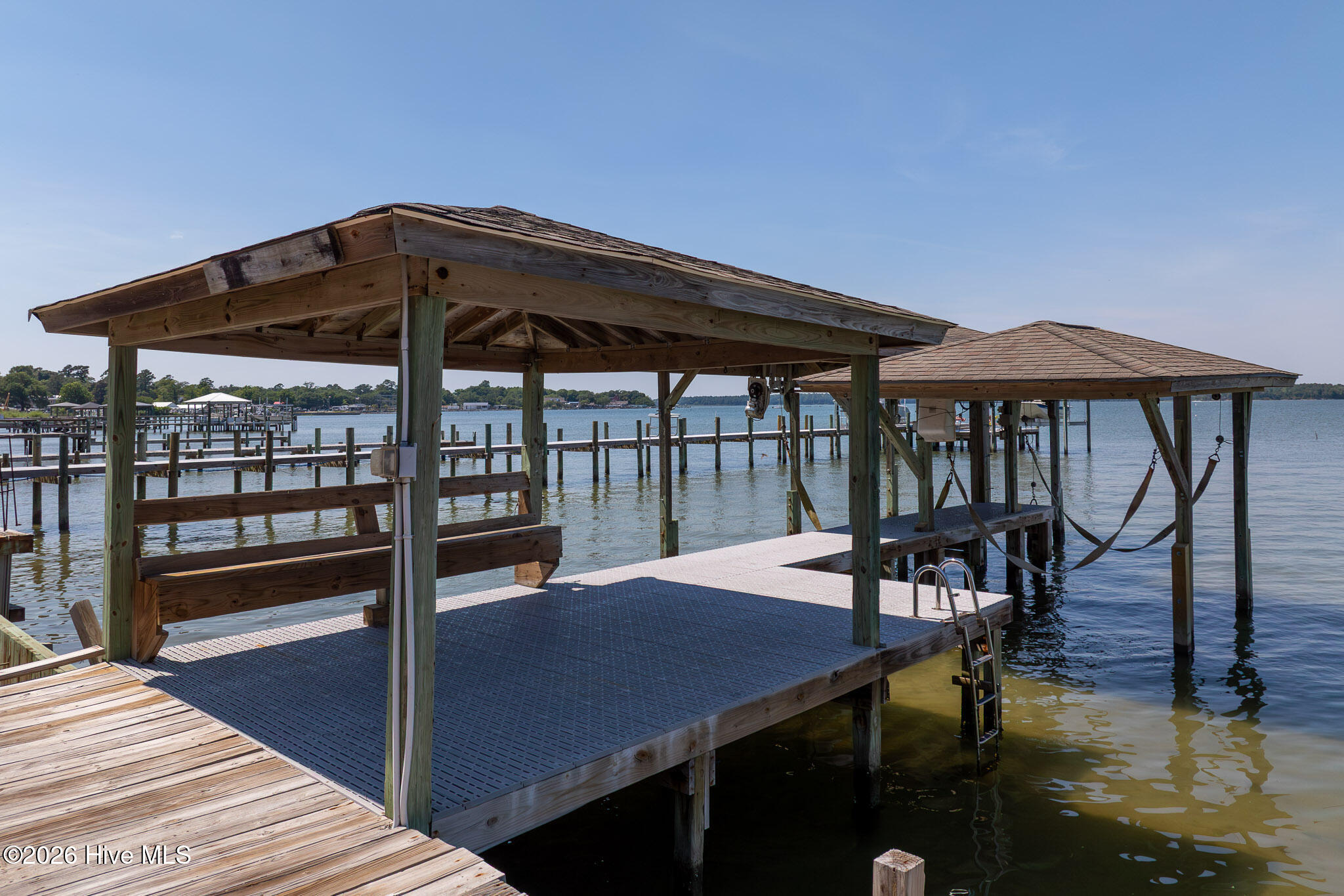 100579925 | Photo 23
