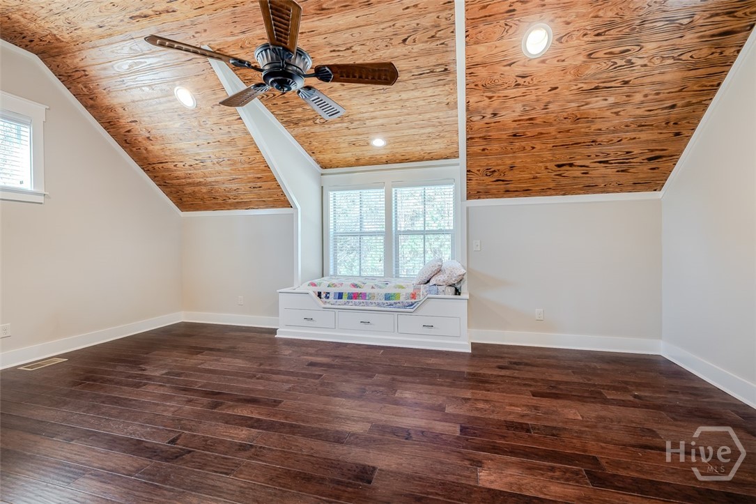 Daybed in upstairs loft in cottage