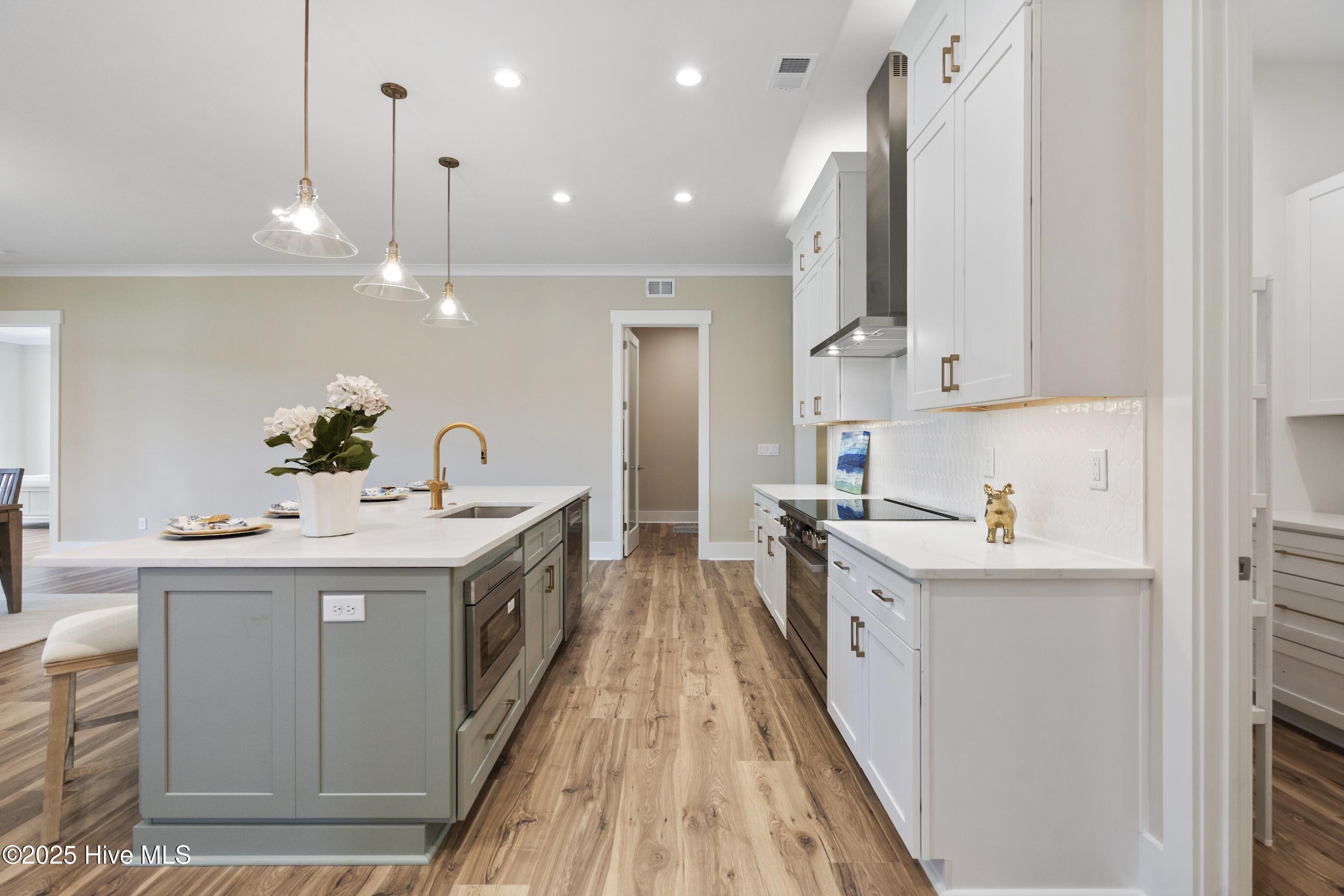 100537970 | Photo 10