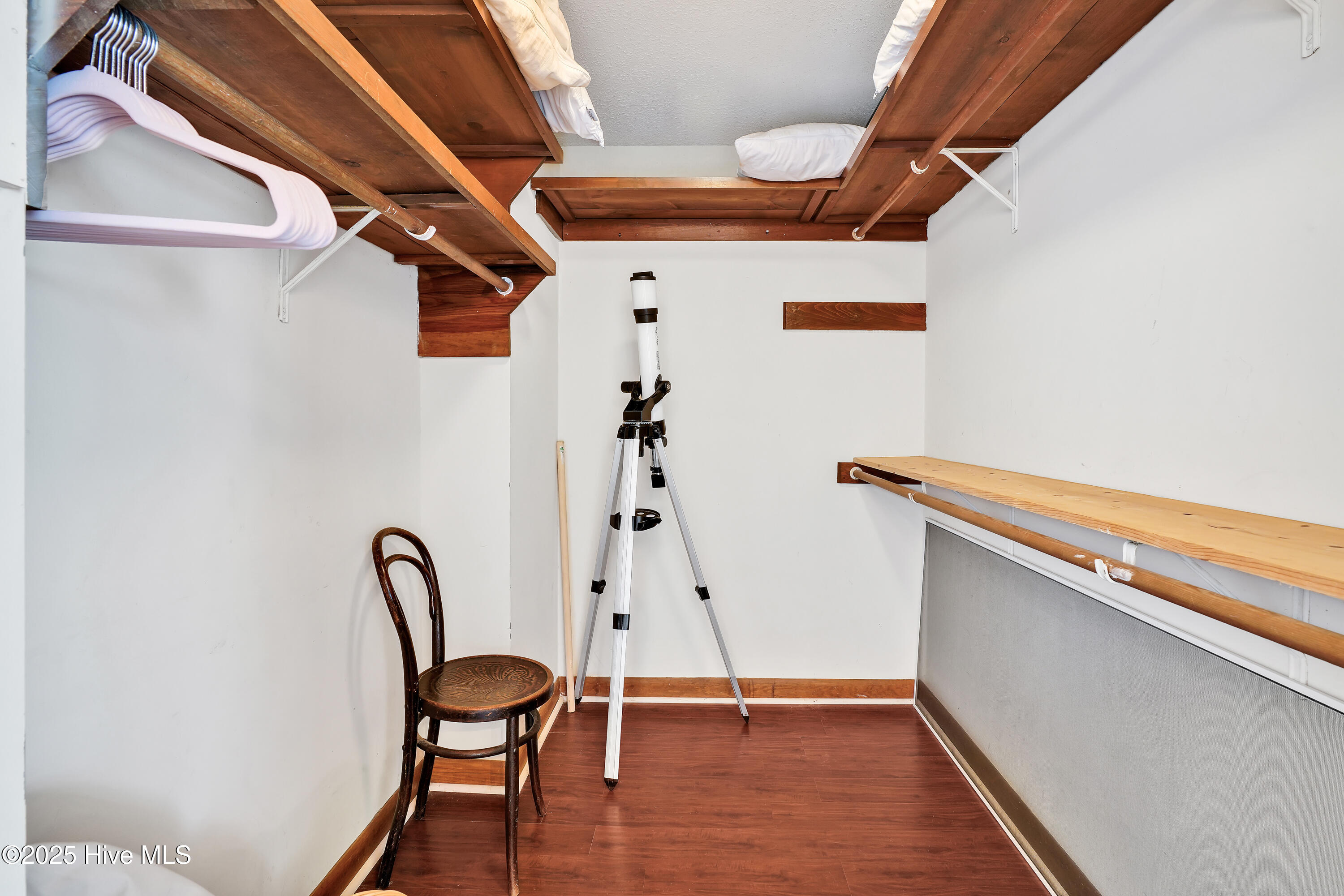 100506077 | Photo 28