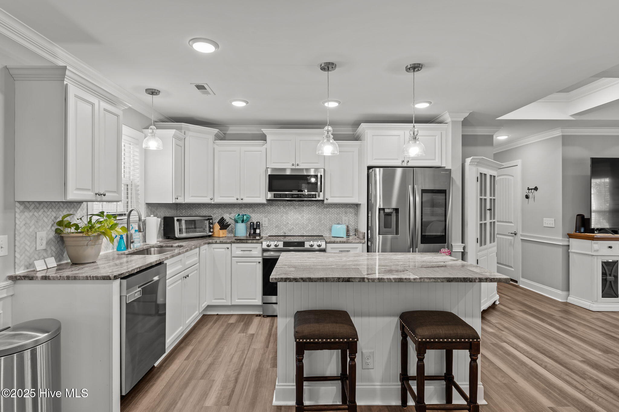 100530347 | Photo 18