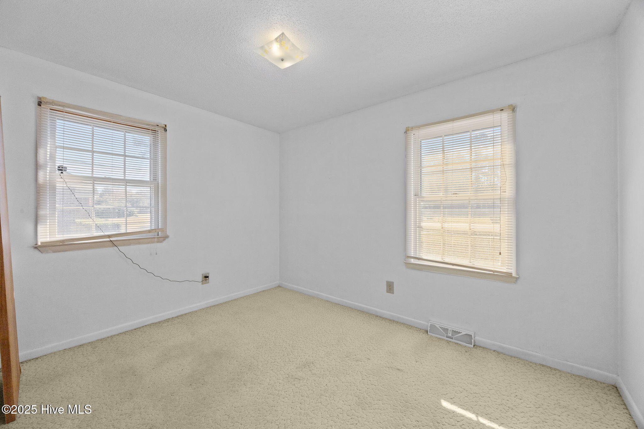 100542323 | Photo 18