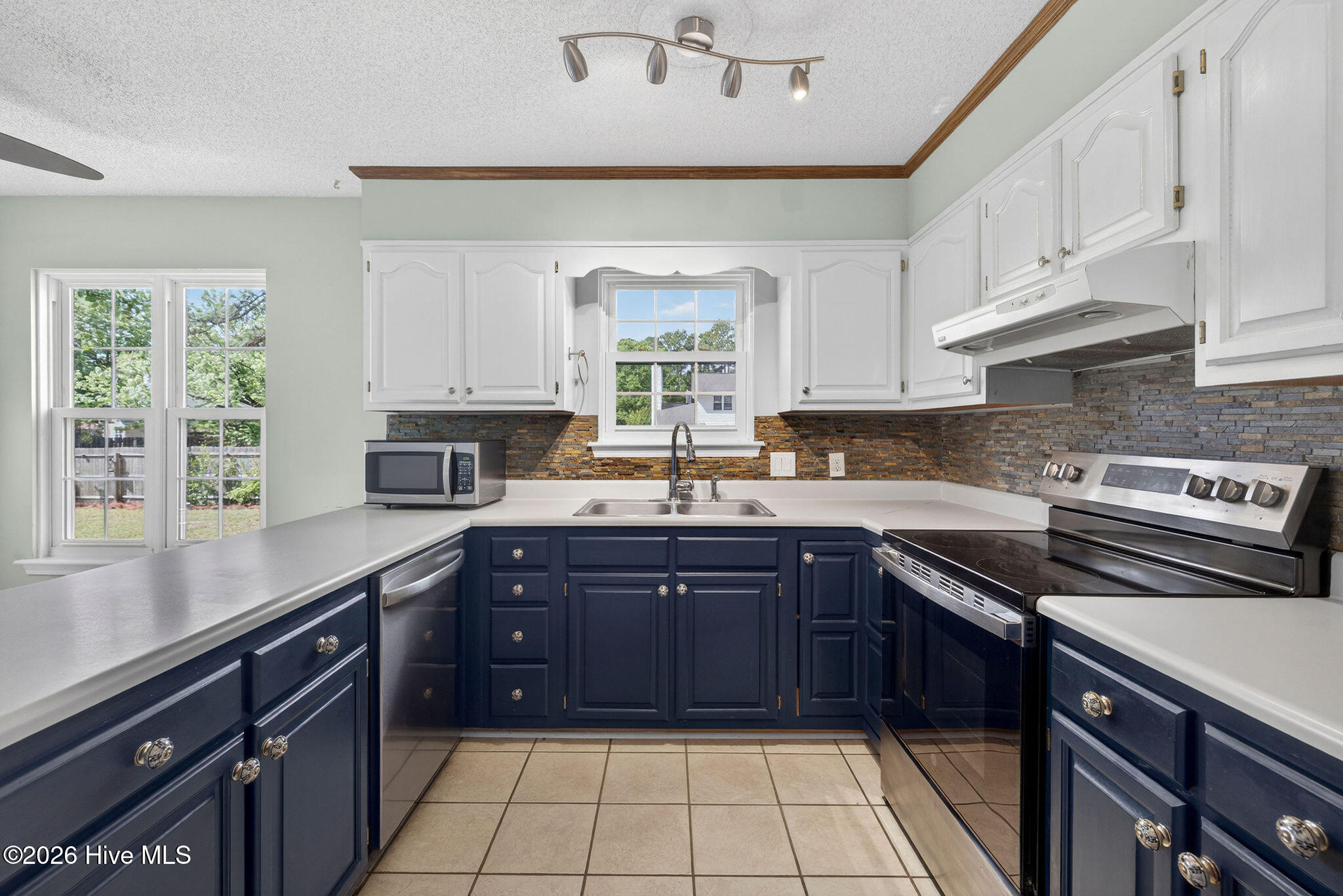 100567707 | Photo 27