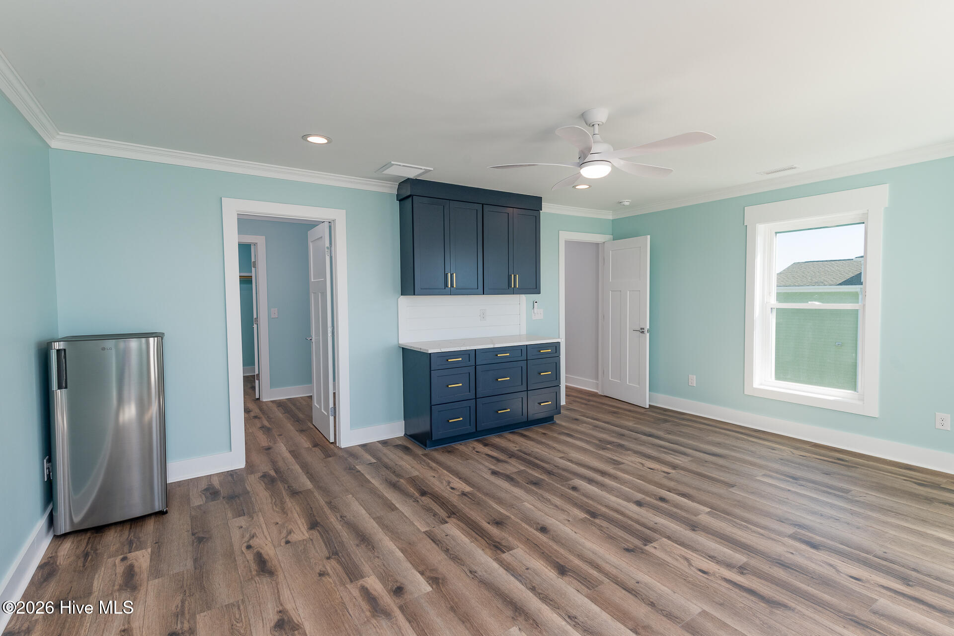 100568096 | Photo 49