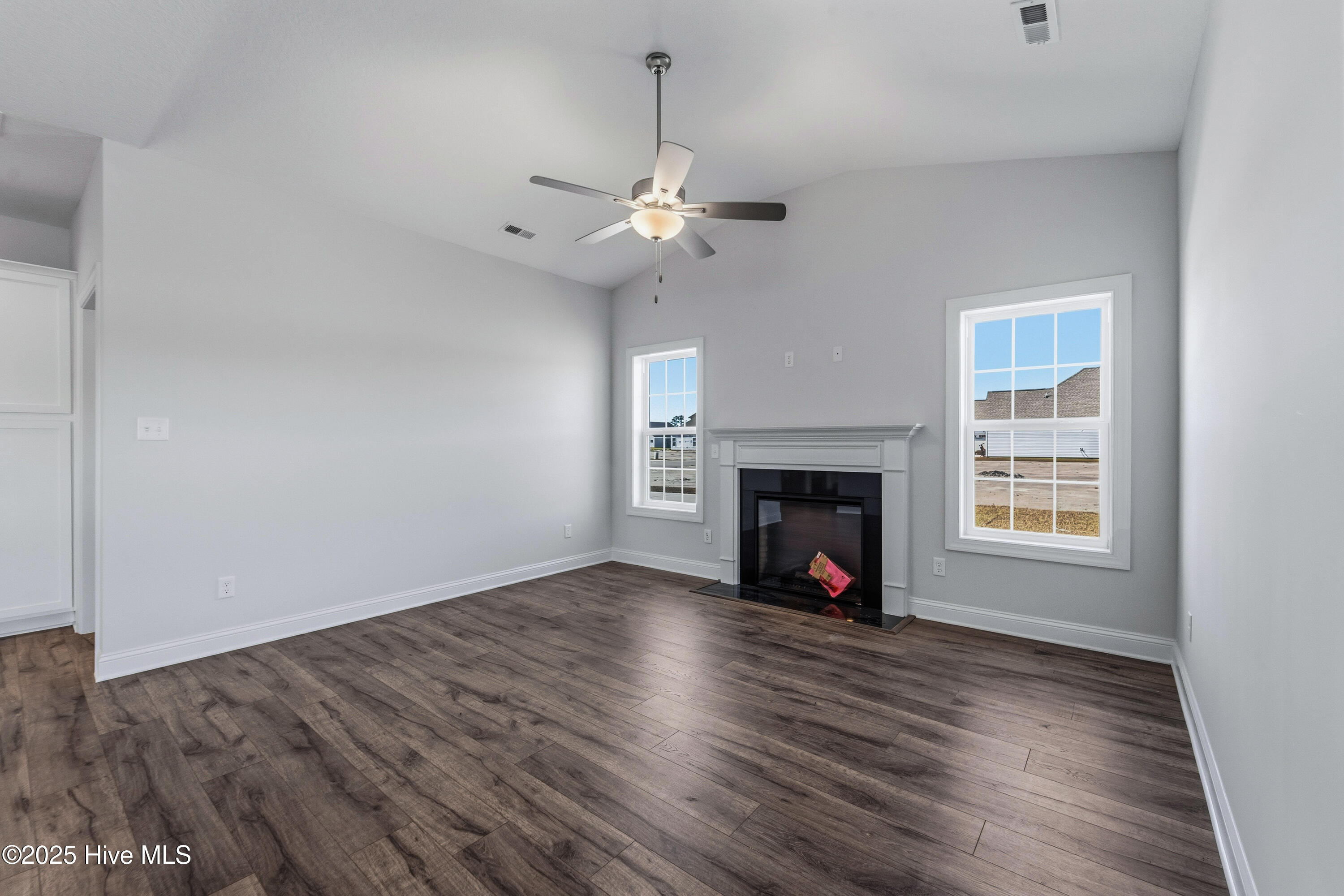 100507168 | Photo 15