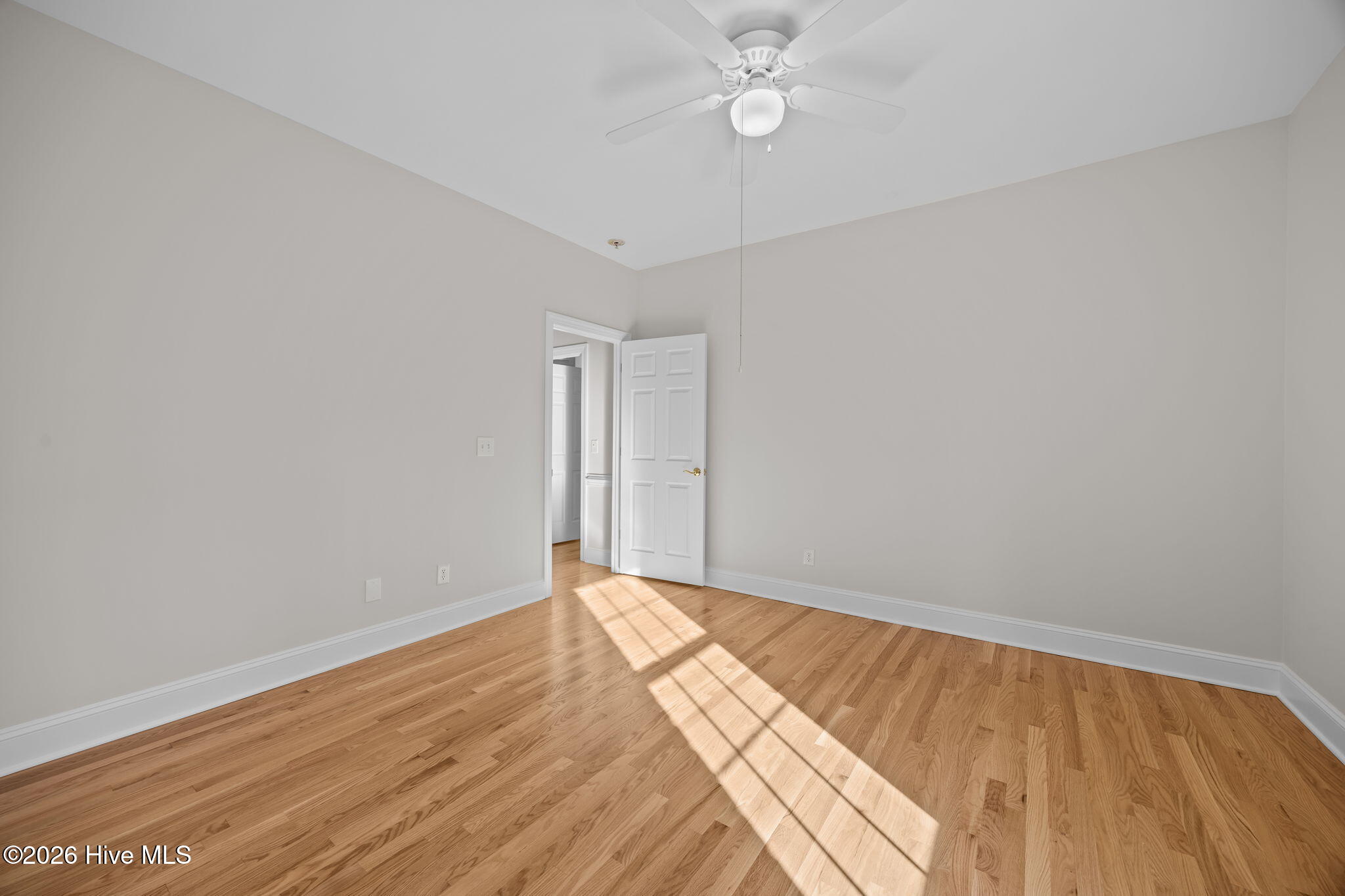 100548022 | Photo 28