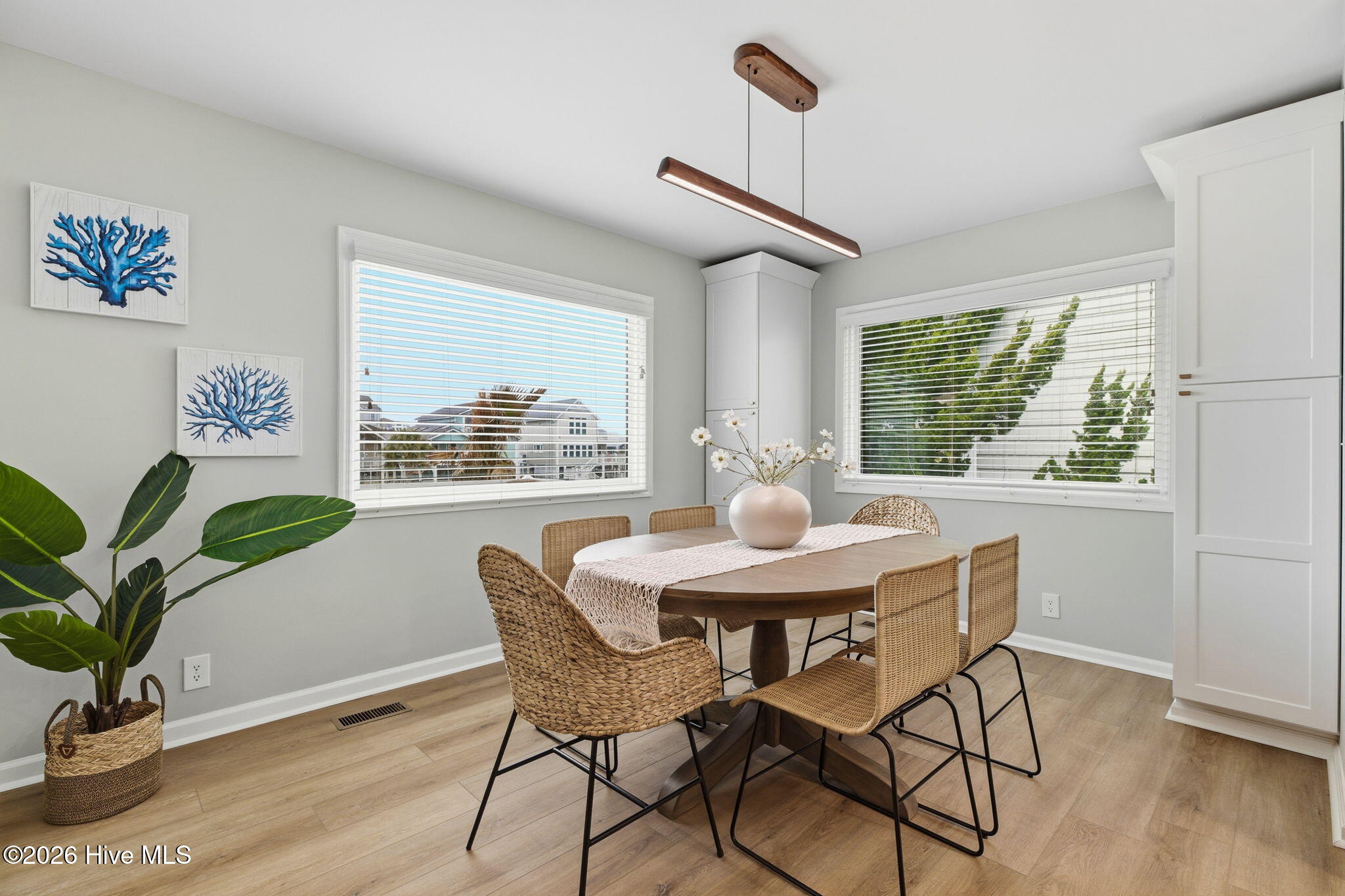 100557260 | Photo 23