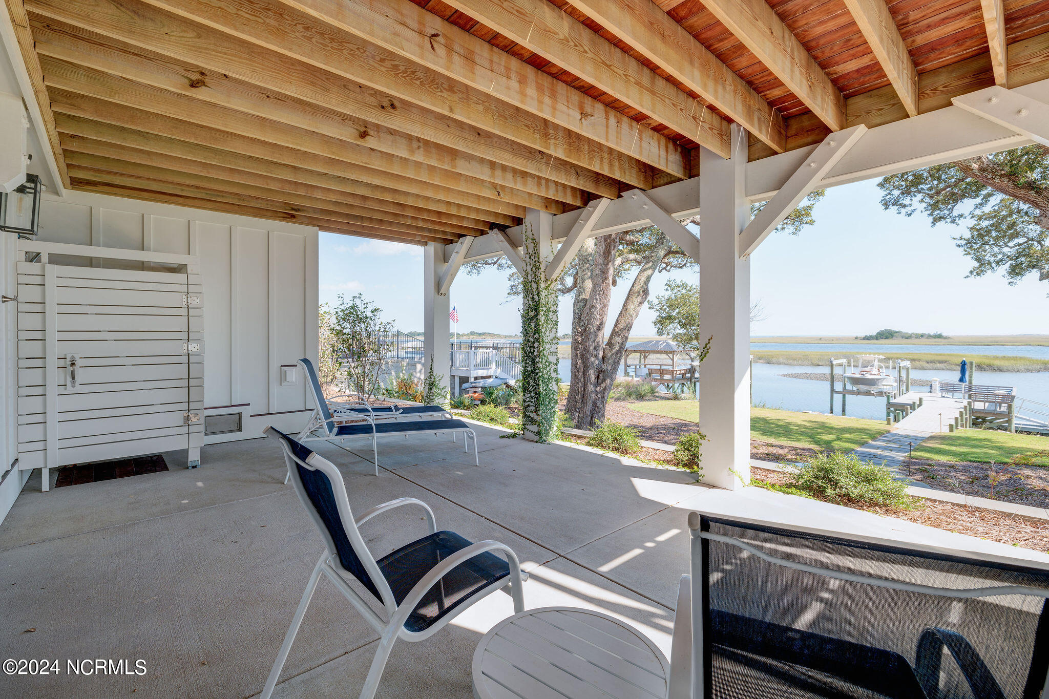 100547028 | Photo 75