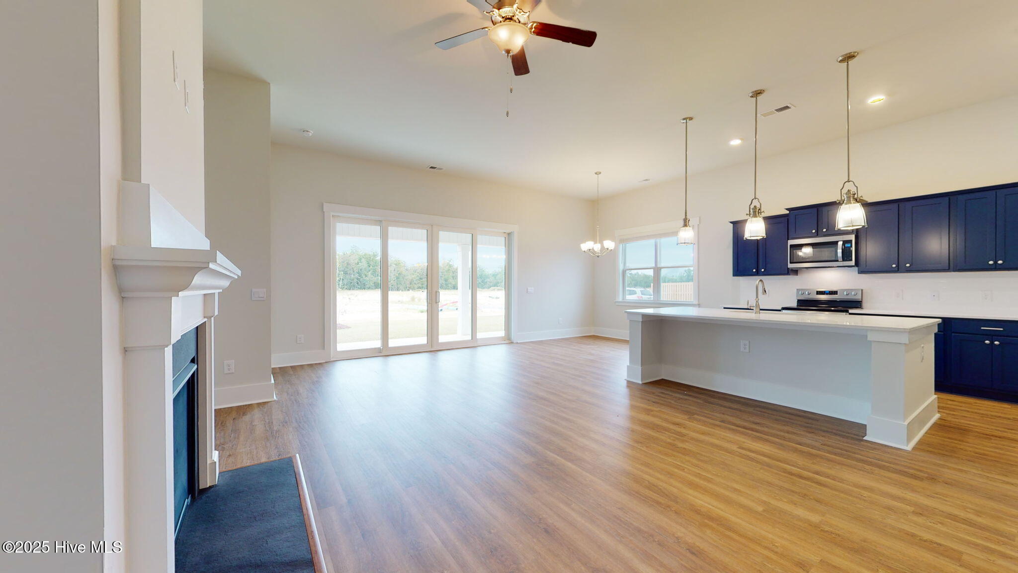 100543683 | Photo 13