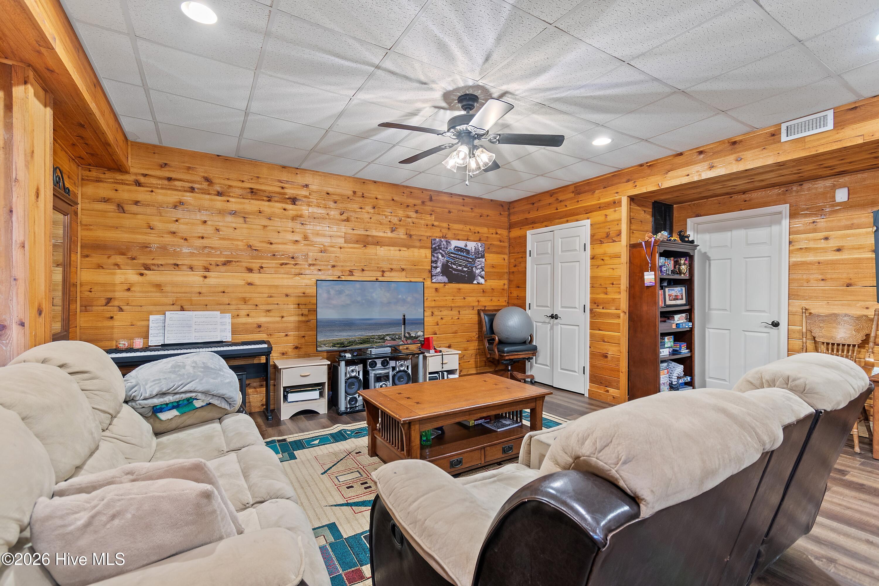 100559303 | Photo 12