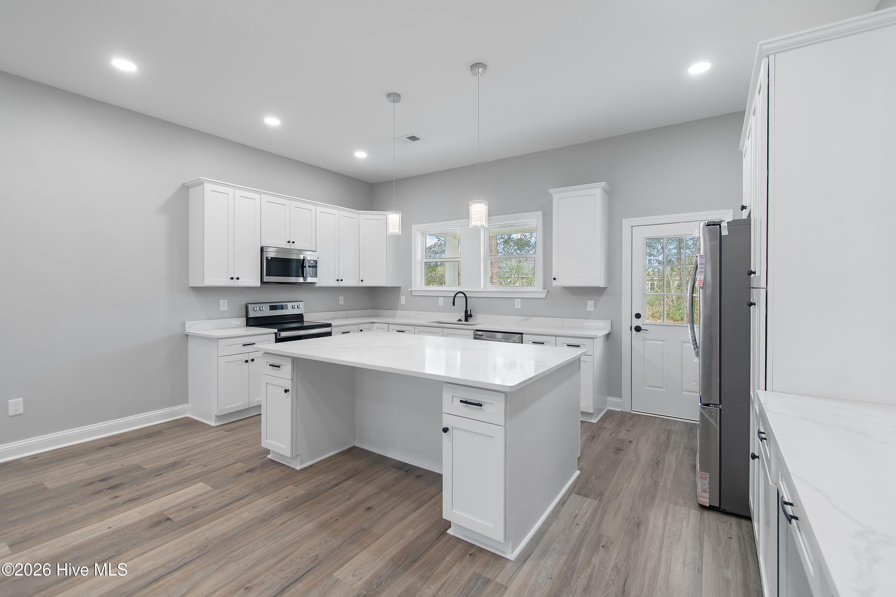 100563159 | Photo 10