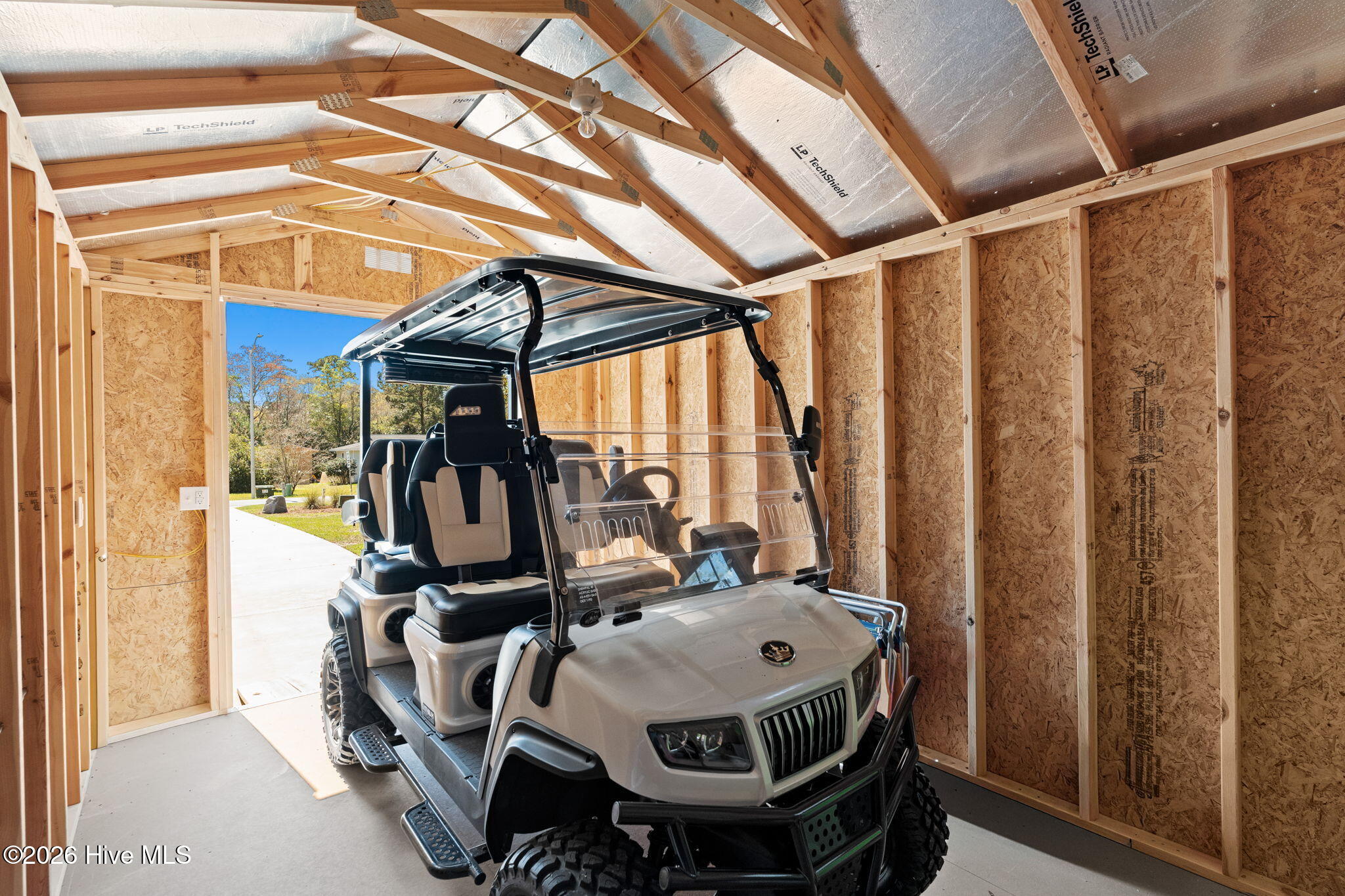 100545035 | Photo 33