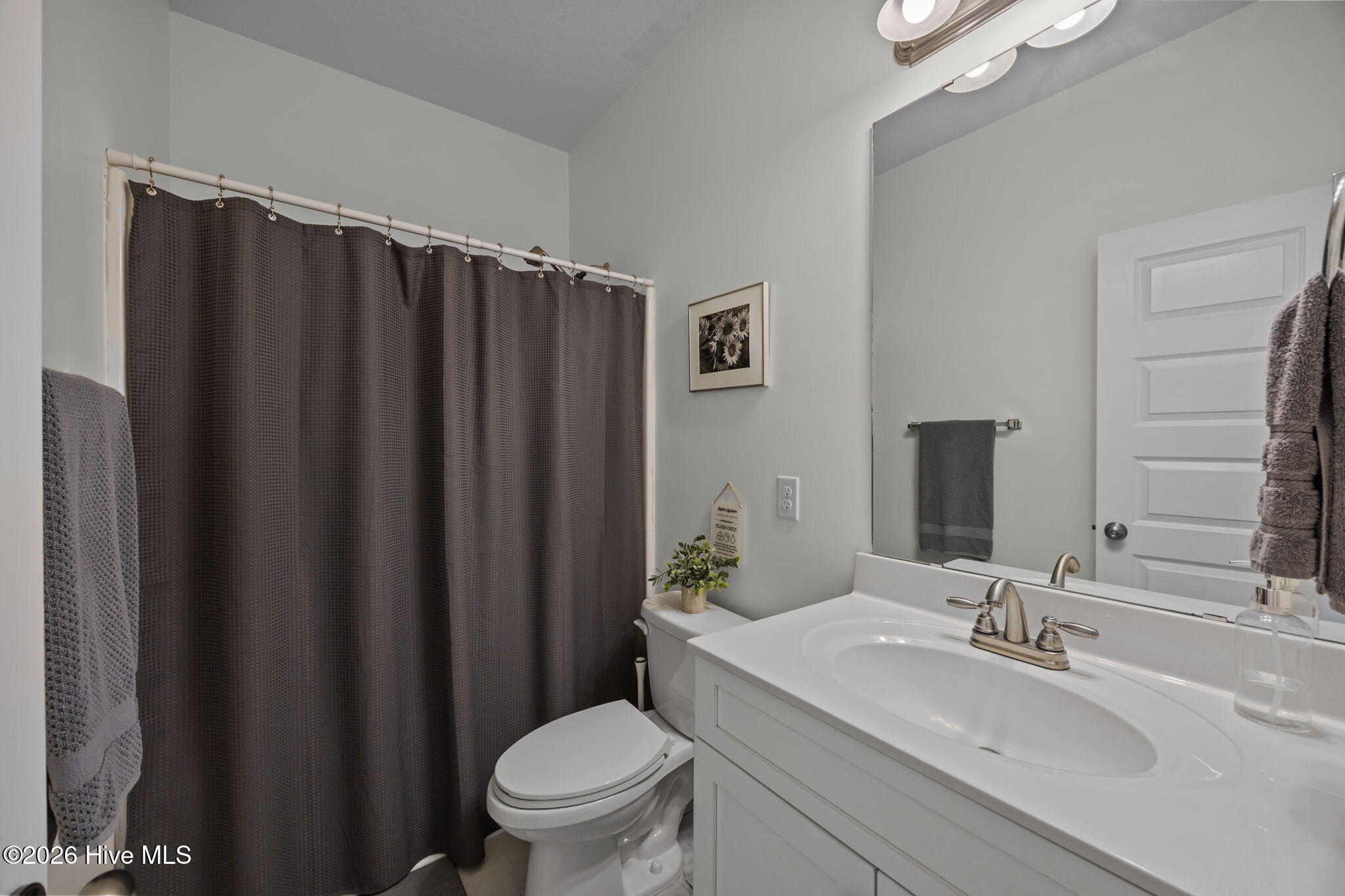 100557380 | Photo 25