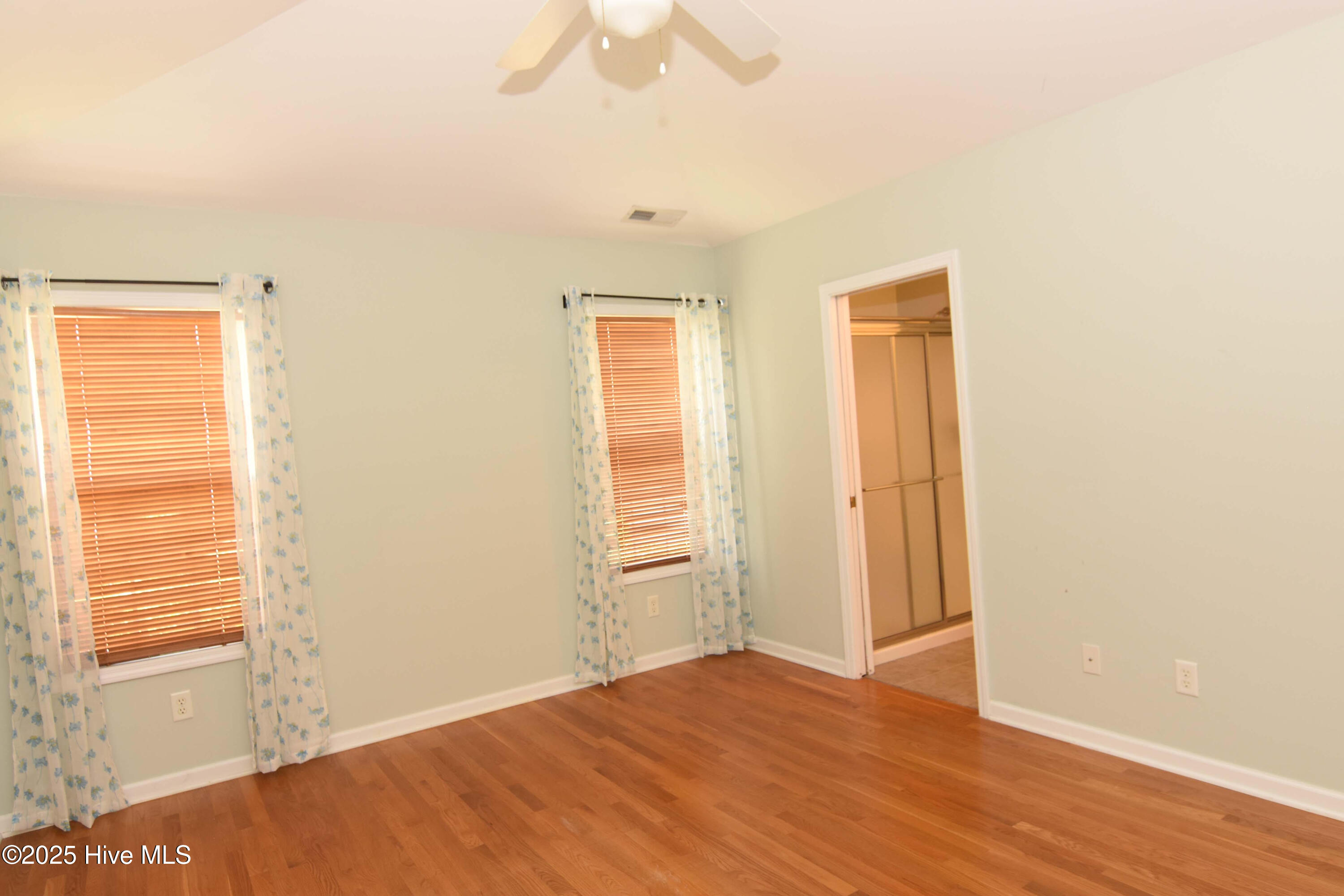 100521644 | Photo 17