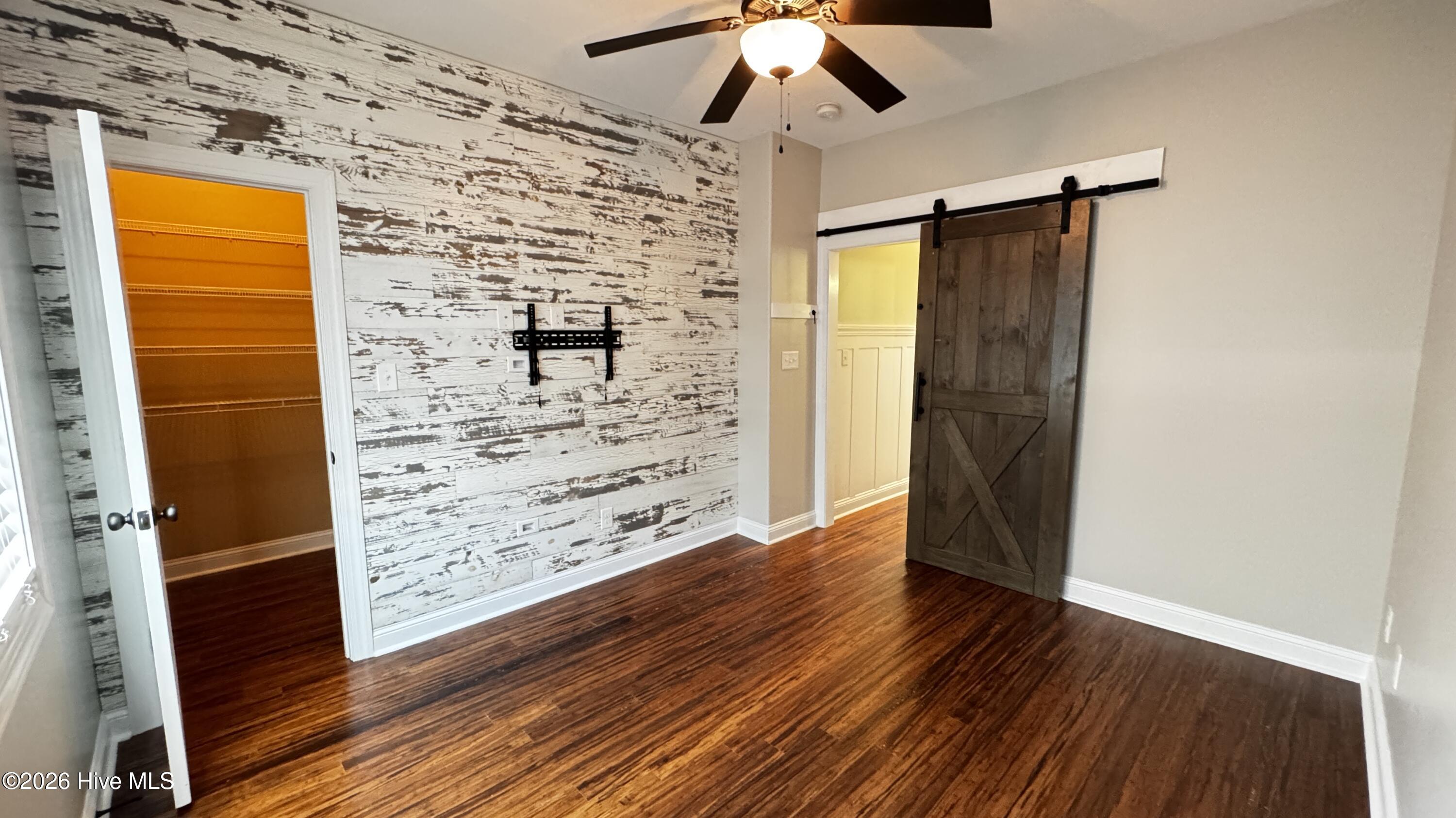 100565264 | Photo 32