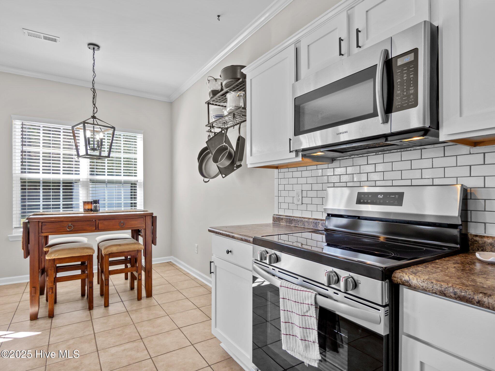 100561630 | Photo 23