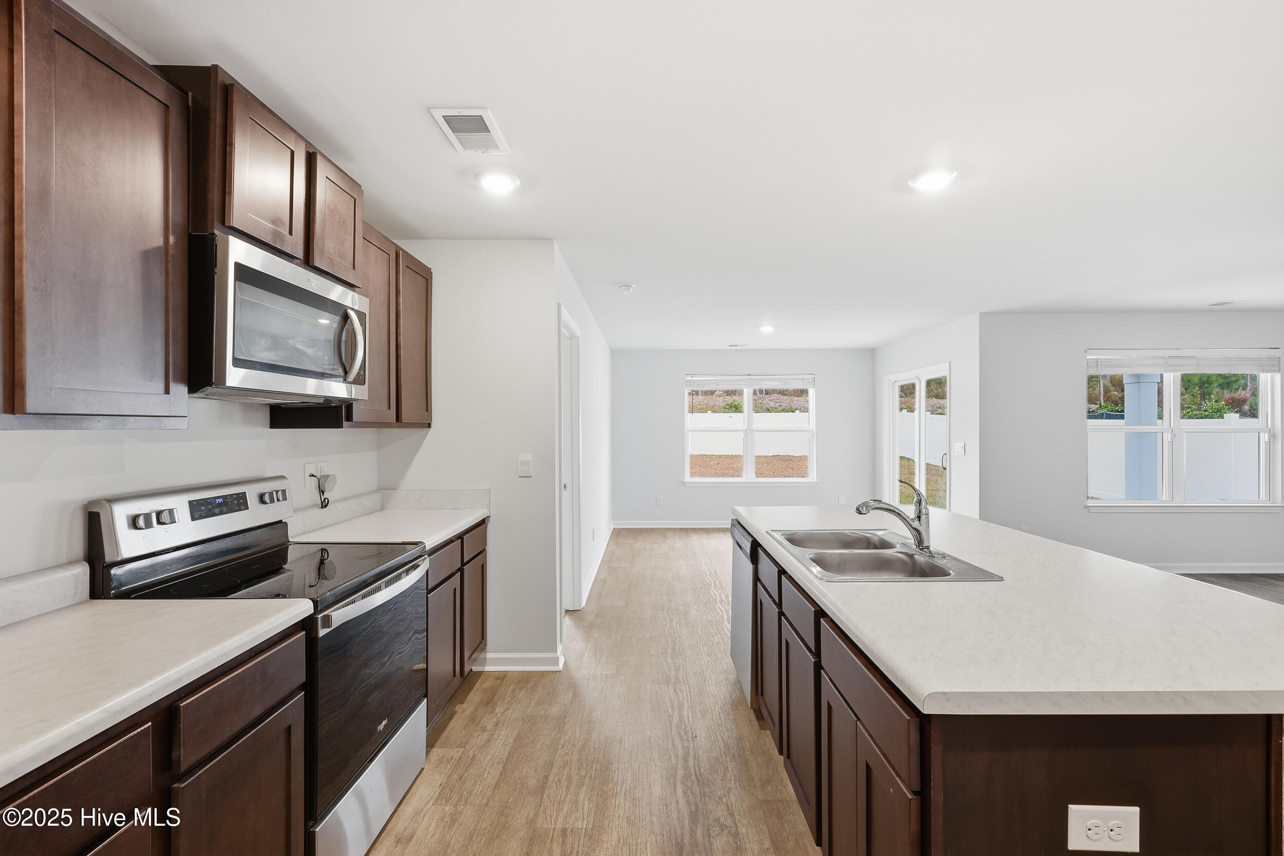 100543027 | Photo 13