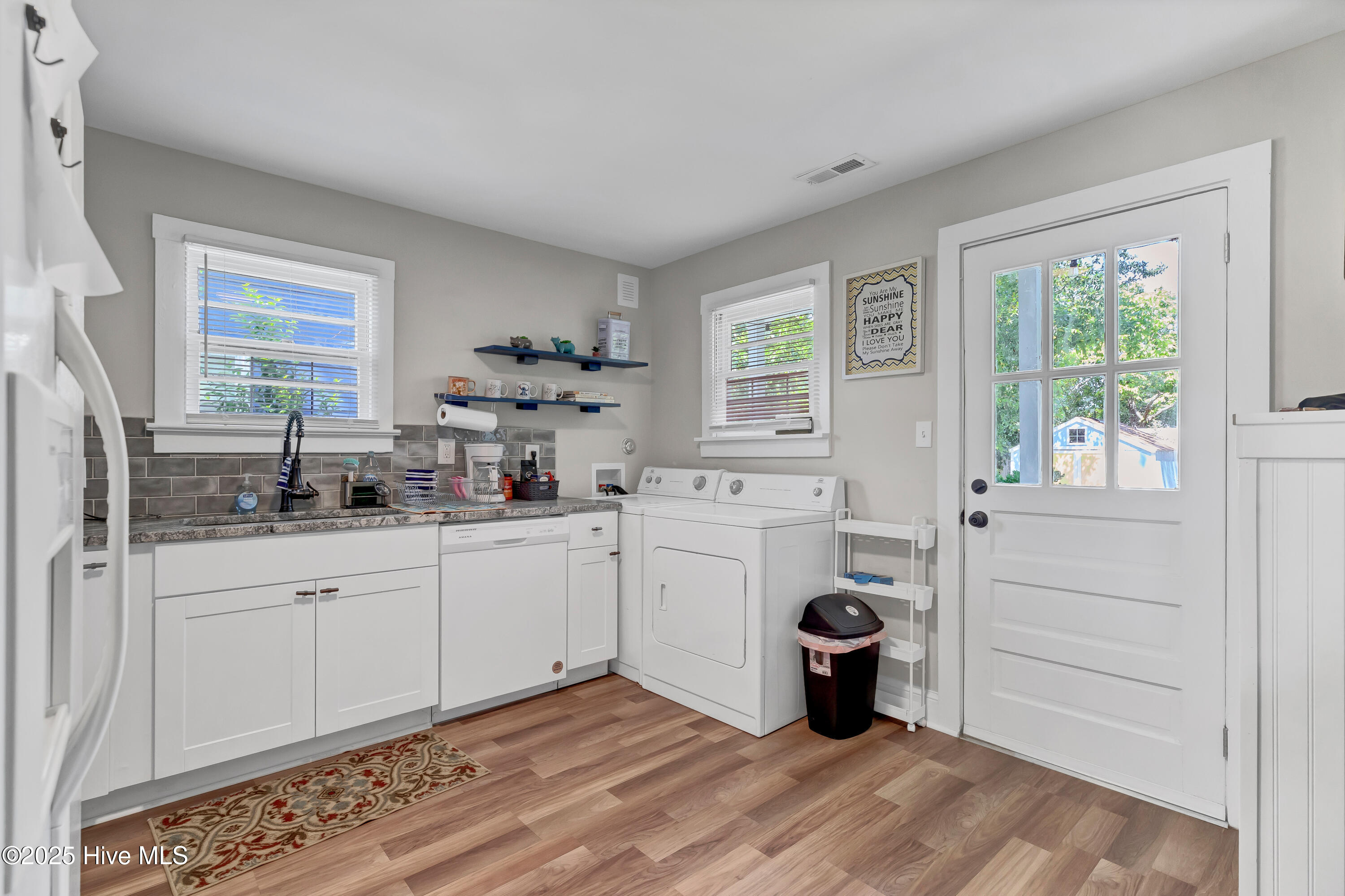 100541610 | Photo 16