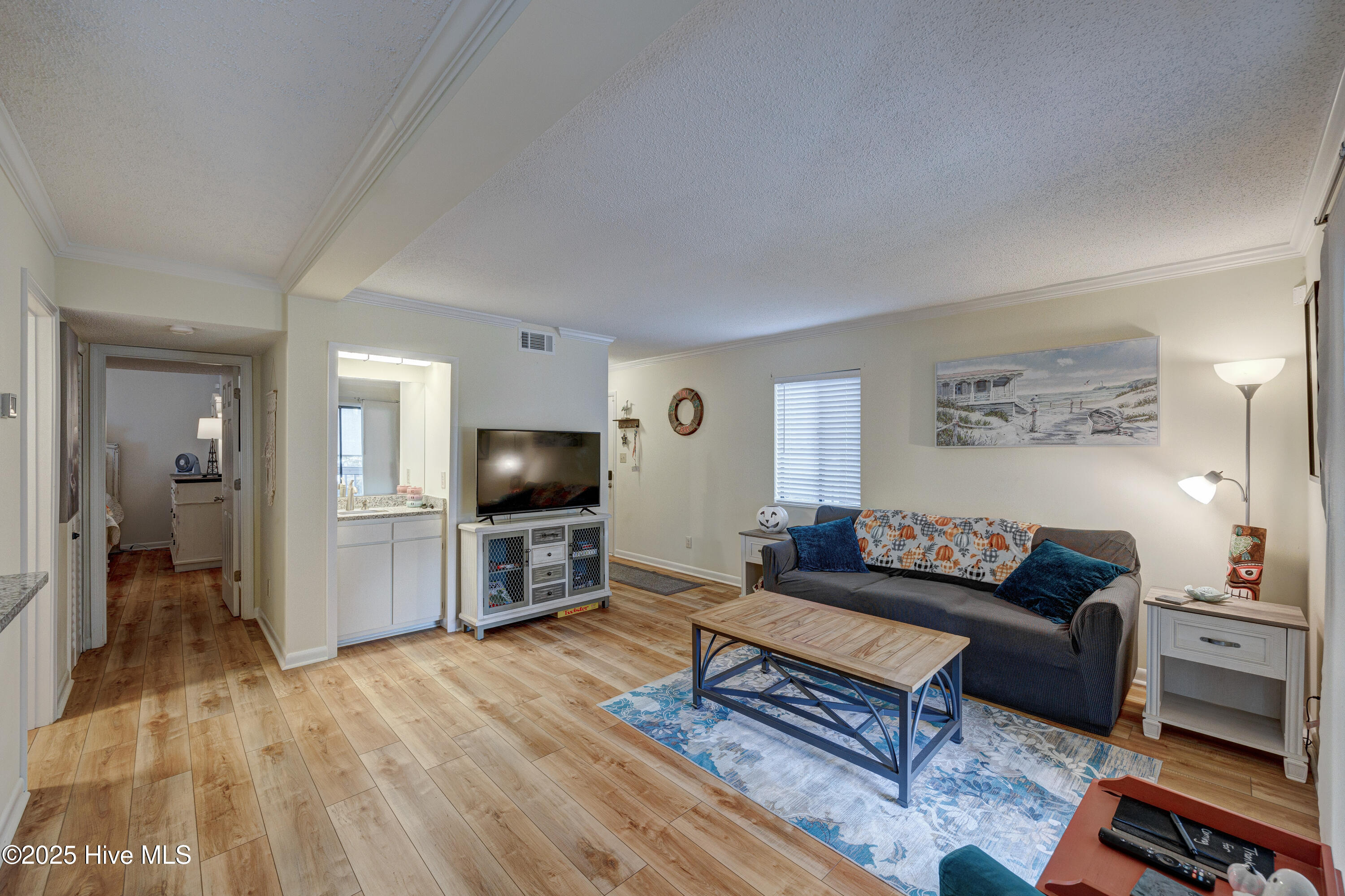 100535868 | Photo 12