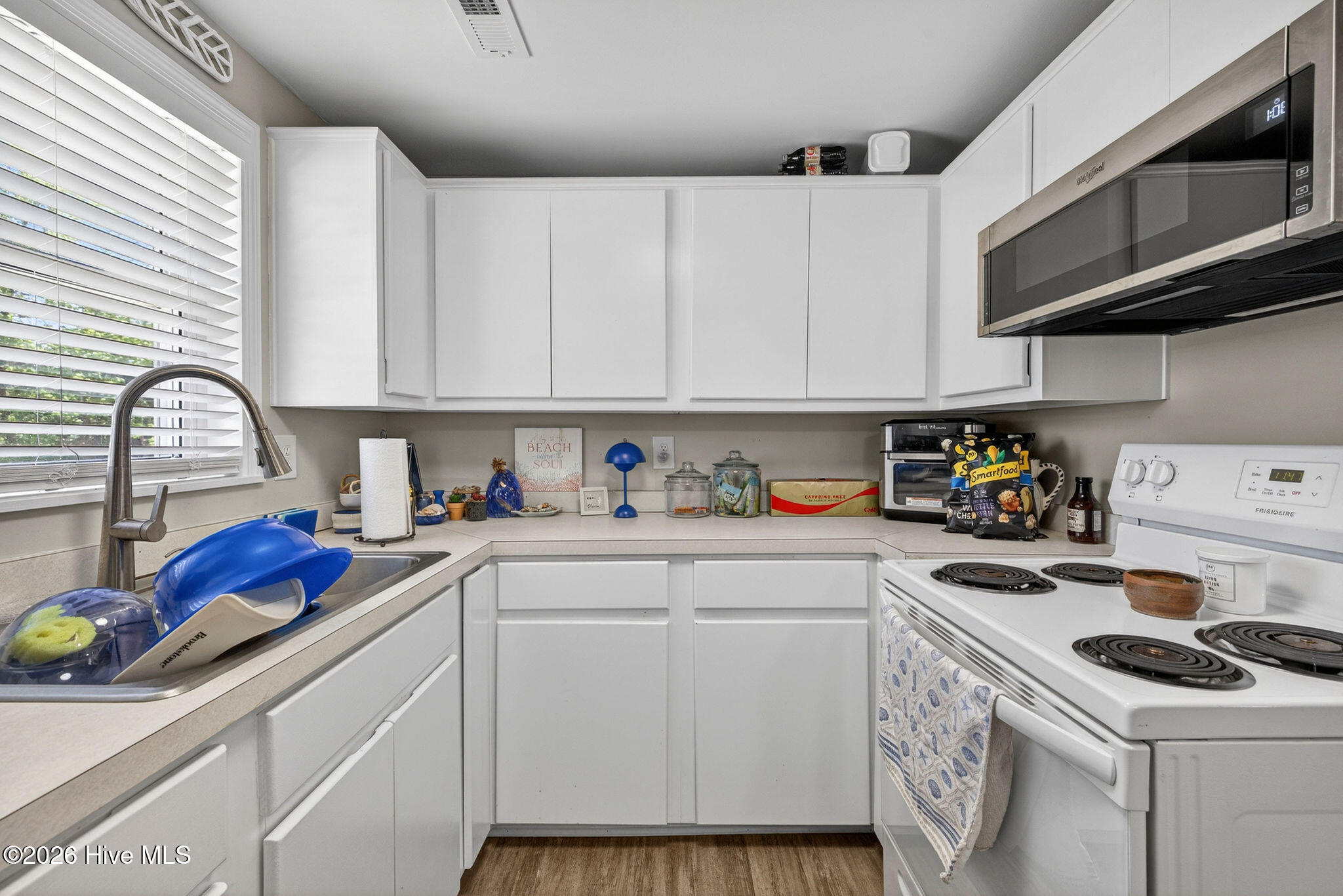 100570164 | Photo 21