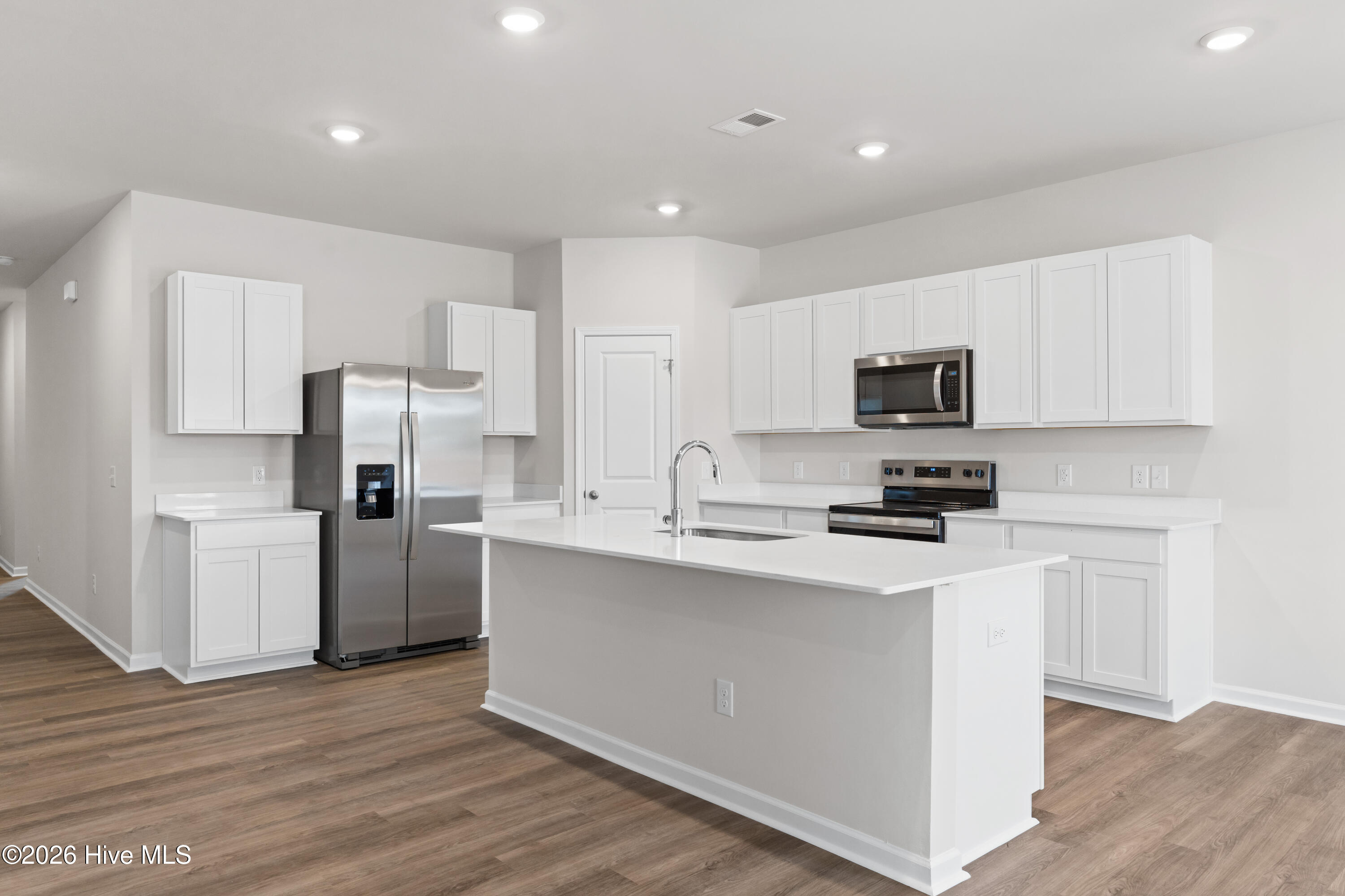 100560303 | Photo 19