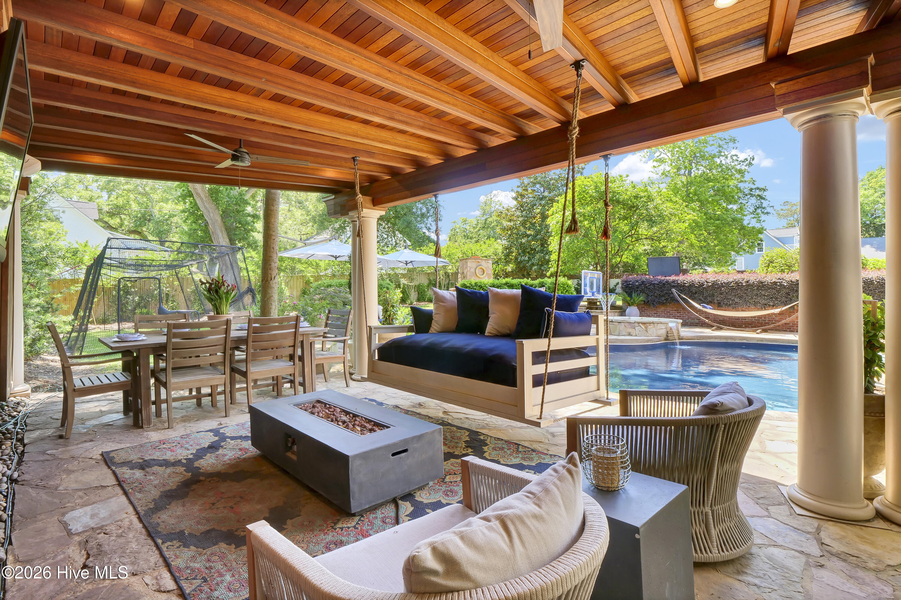 100552686 | Photo 50