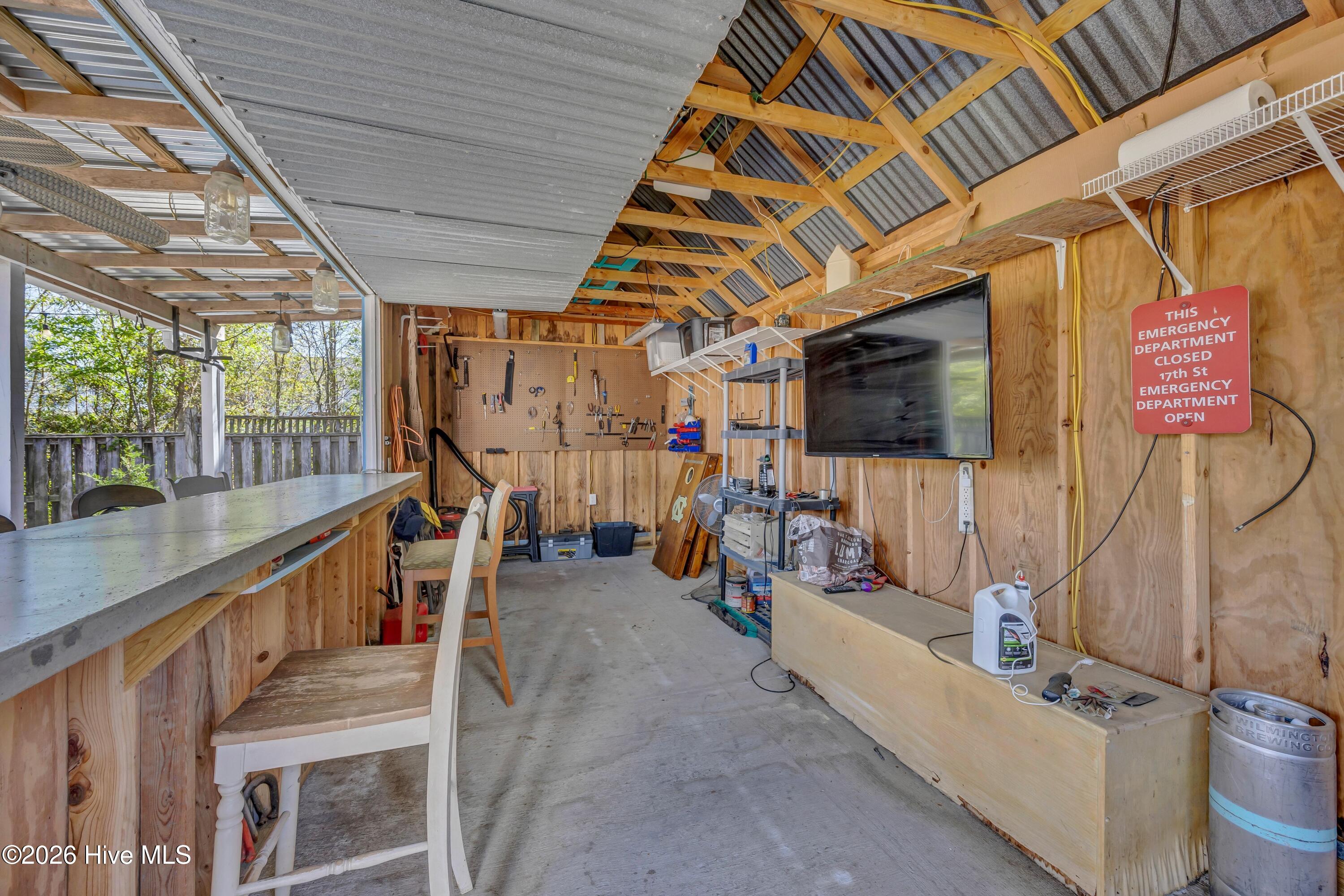 100565343 | Photo 32