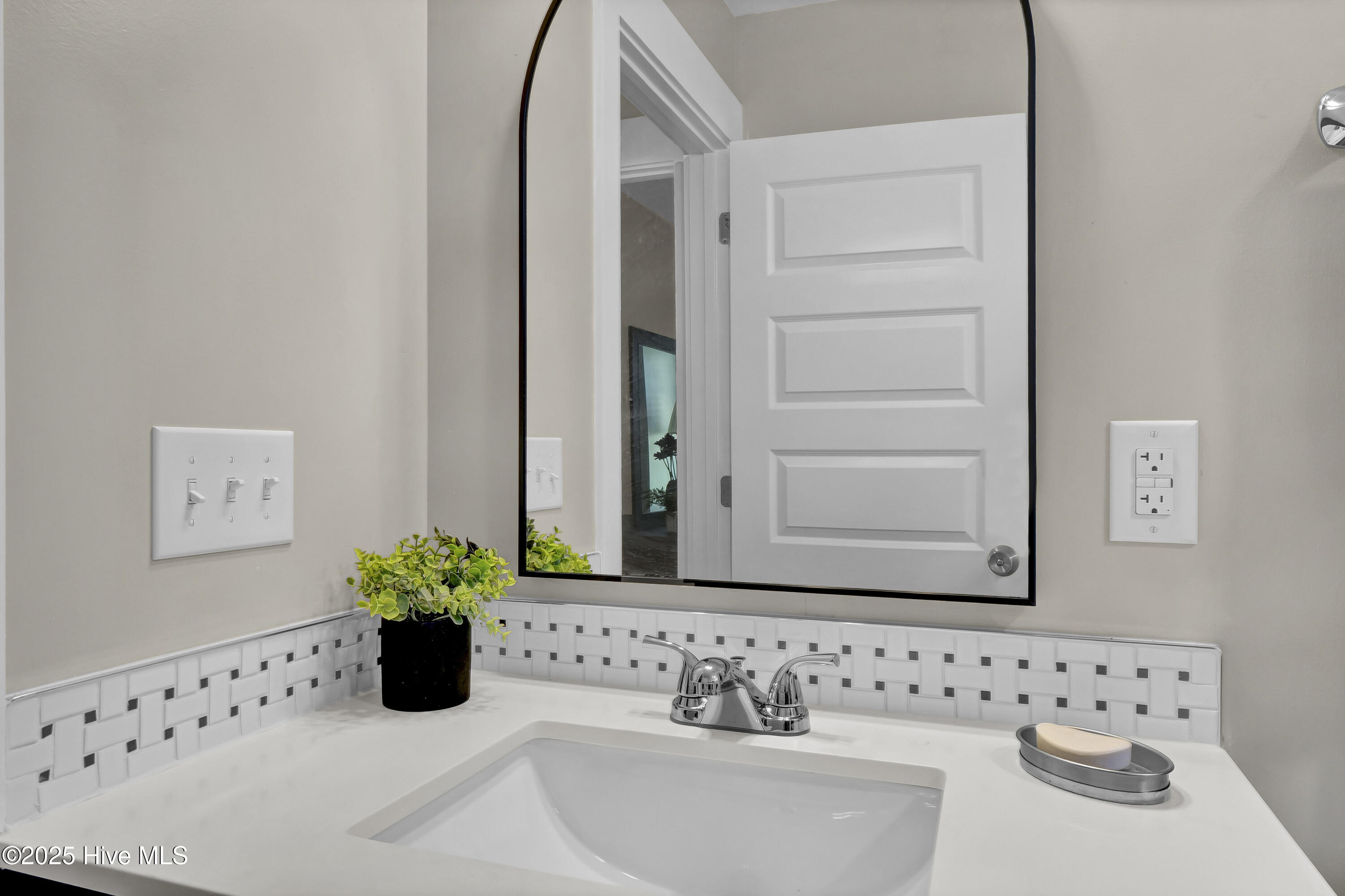 100539058 | Photo 35