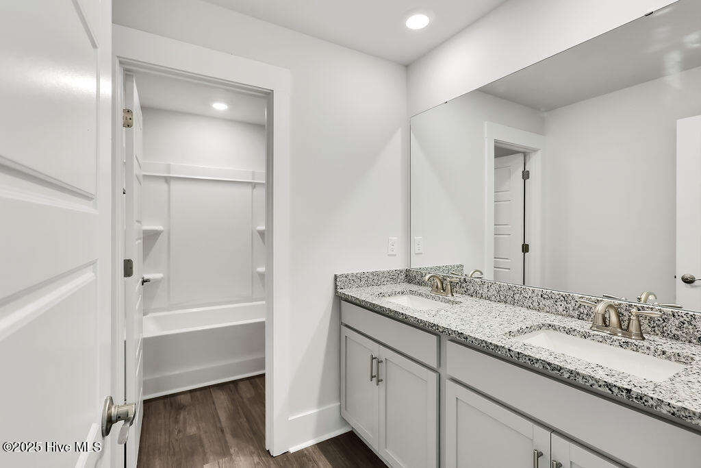 100555060 | Photo 26