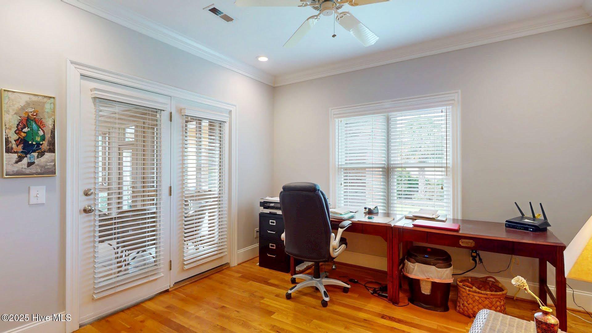 100528011 | Photo 37