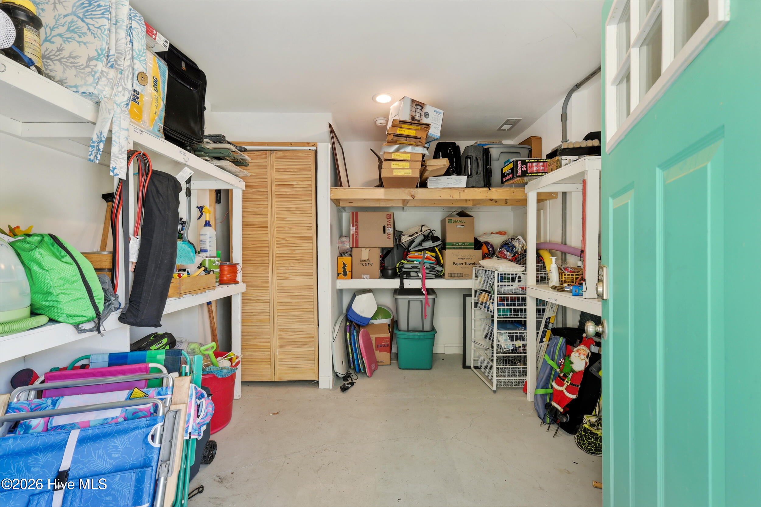 100567989 | Photo 41