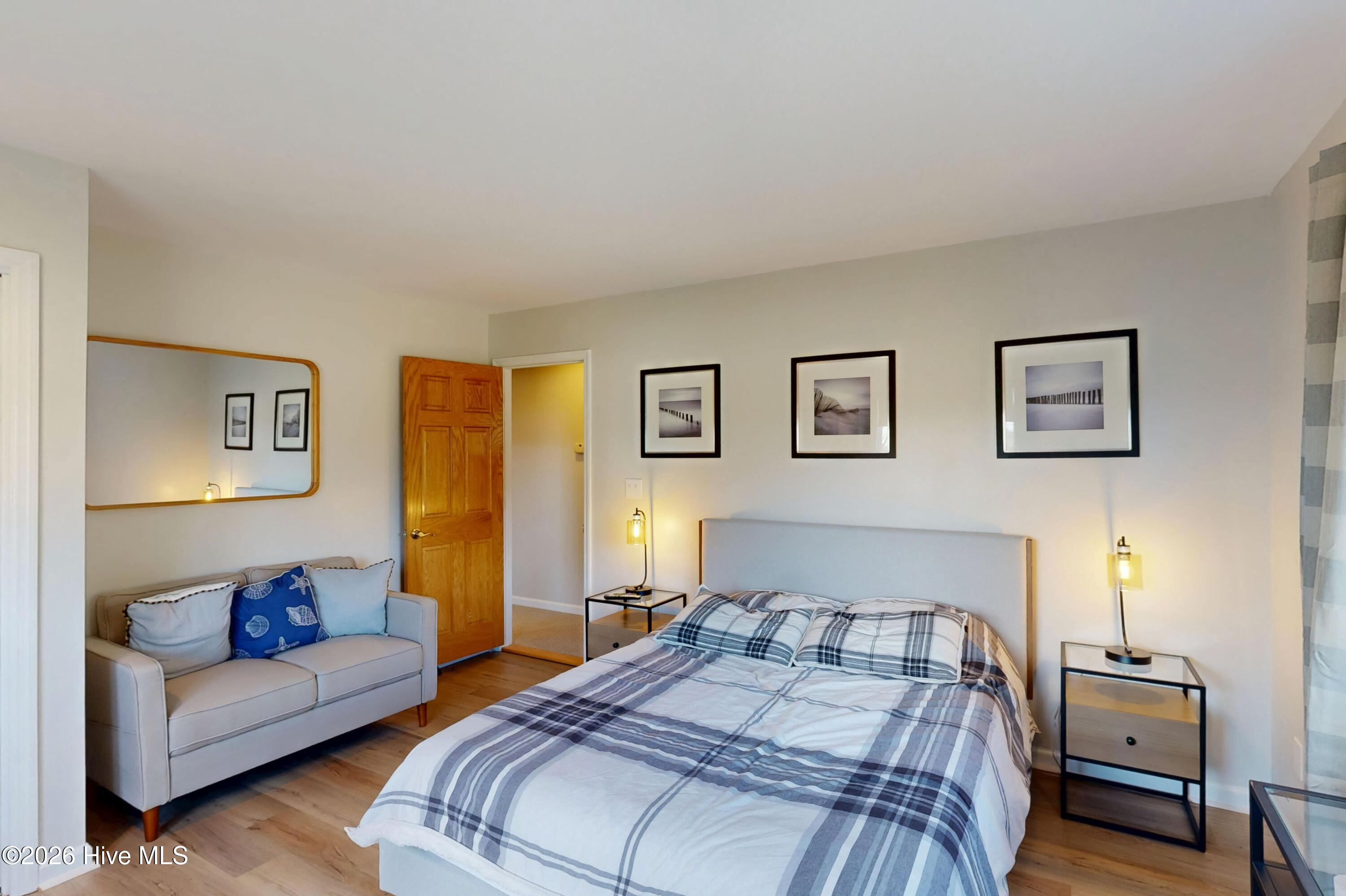 100559840 | Photo 38