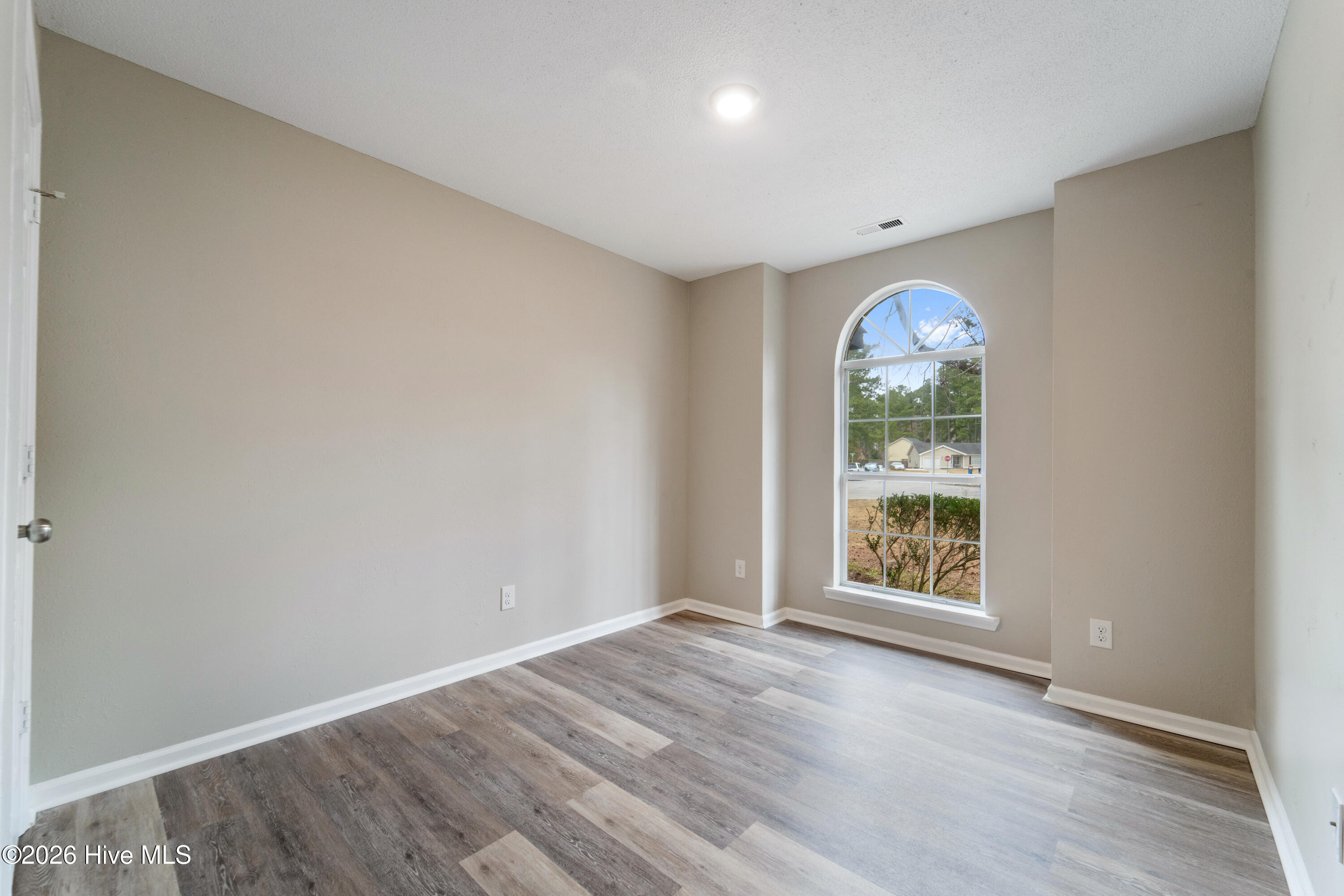 100558242 | Photo 18