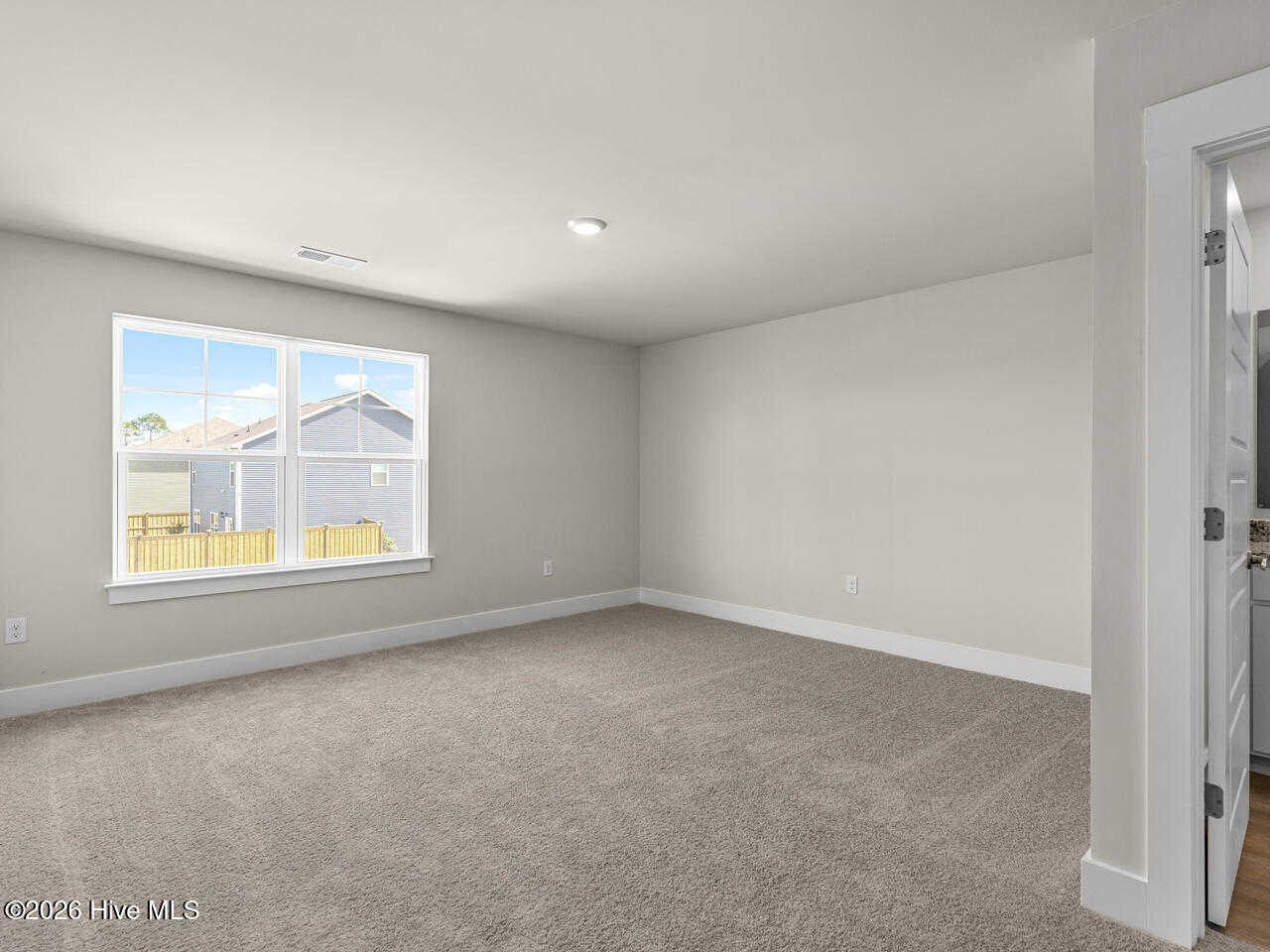 100545581 | Photo 38