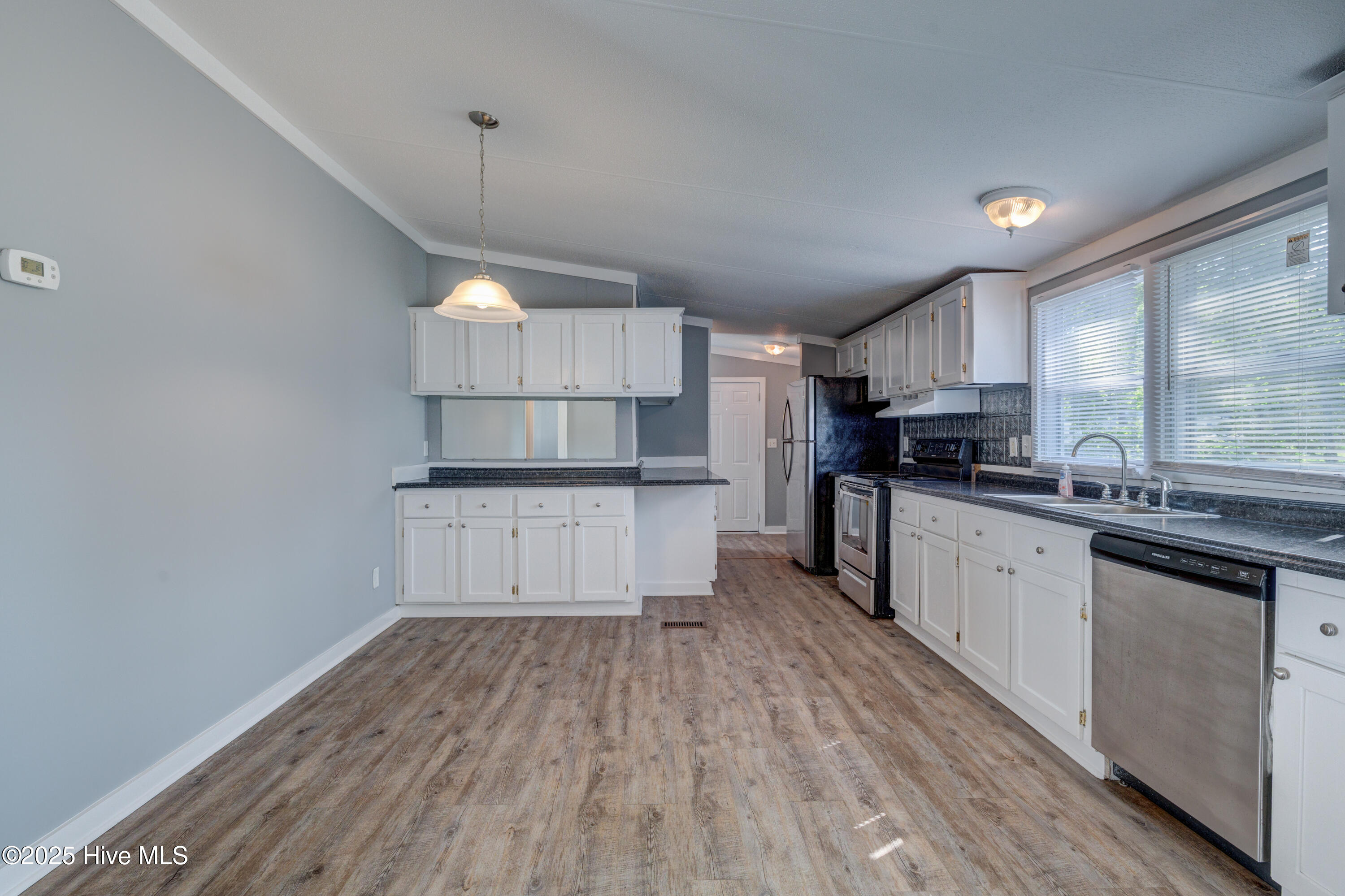 100516648 | Photo 16