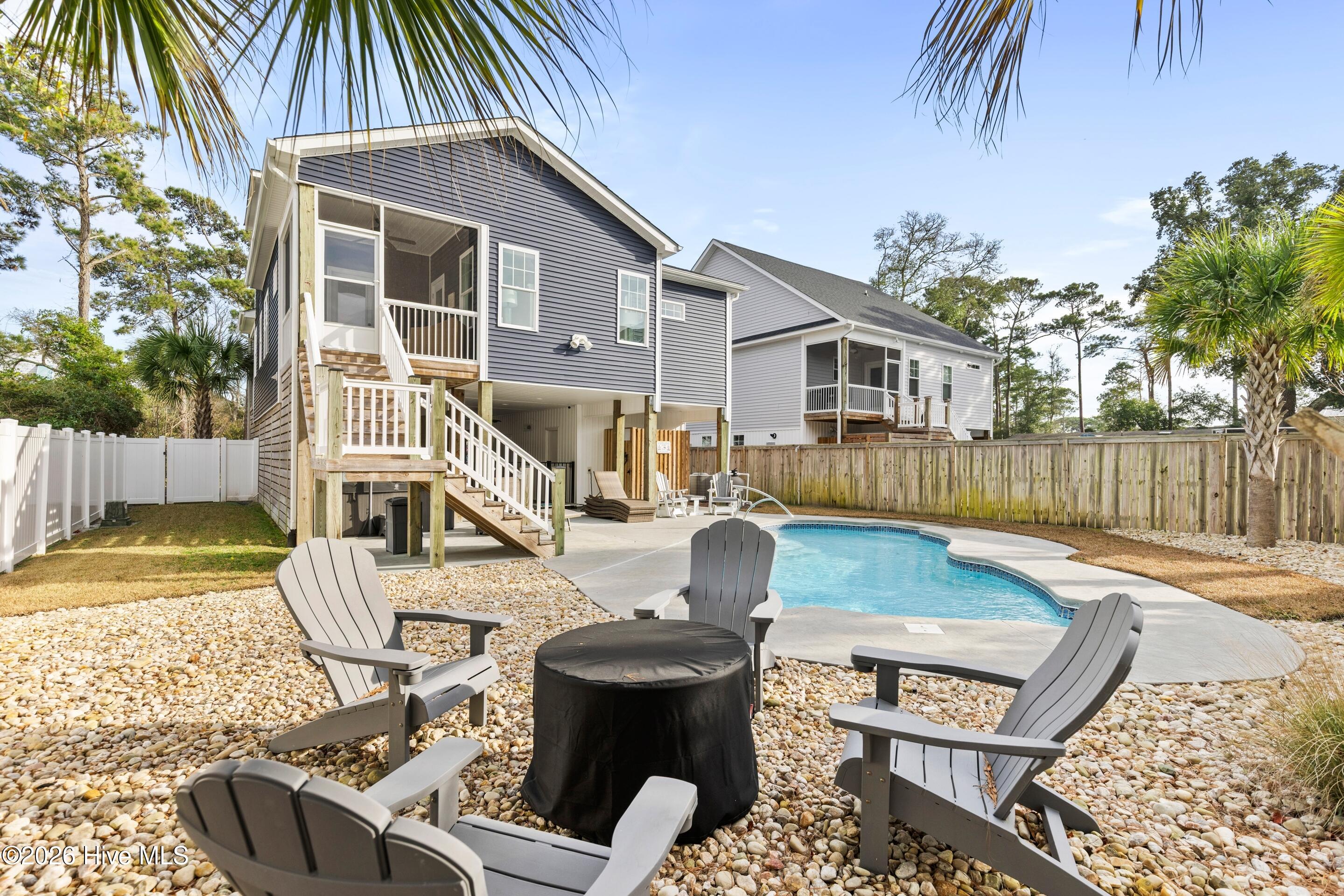 100548444 | Photo 21