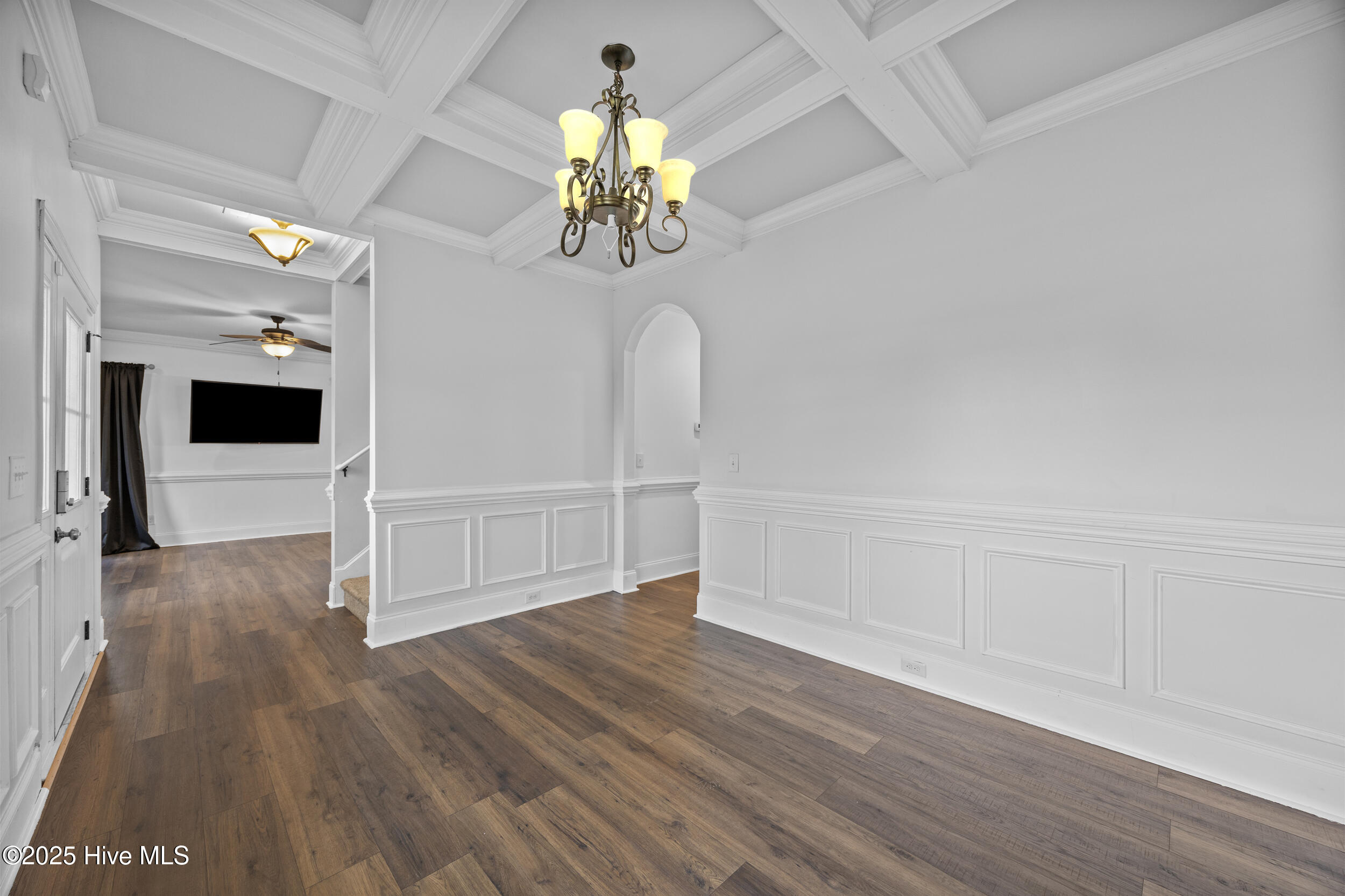 100538998 | Photo 11