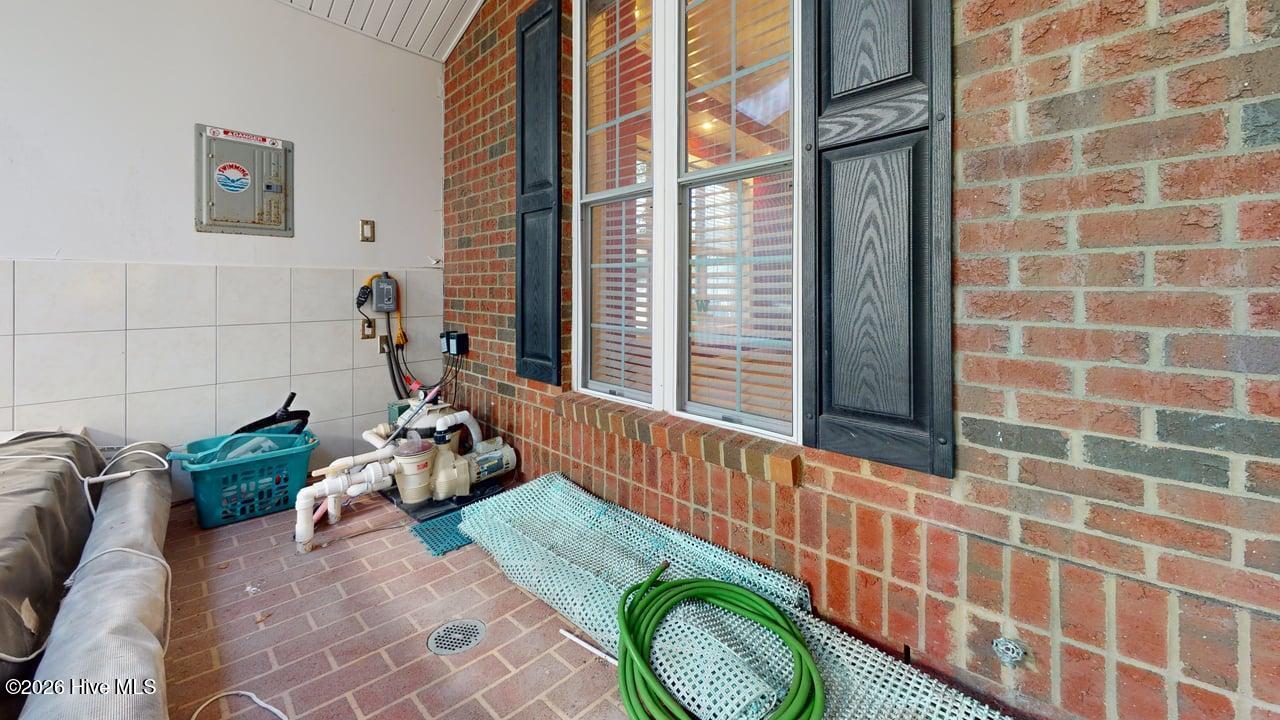 100568487 | Photo 34