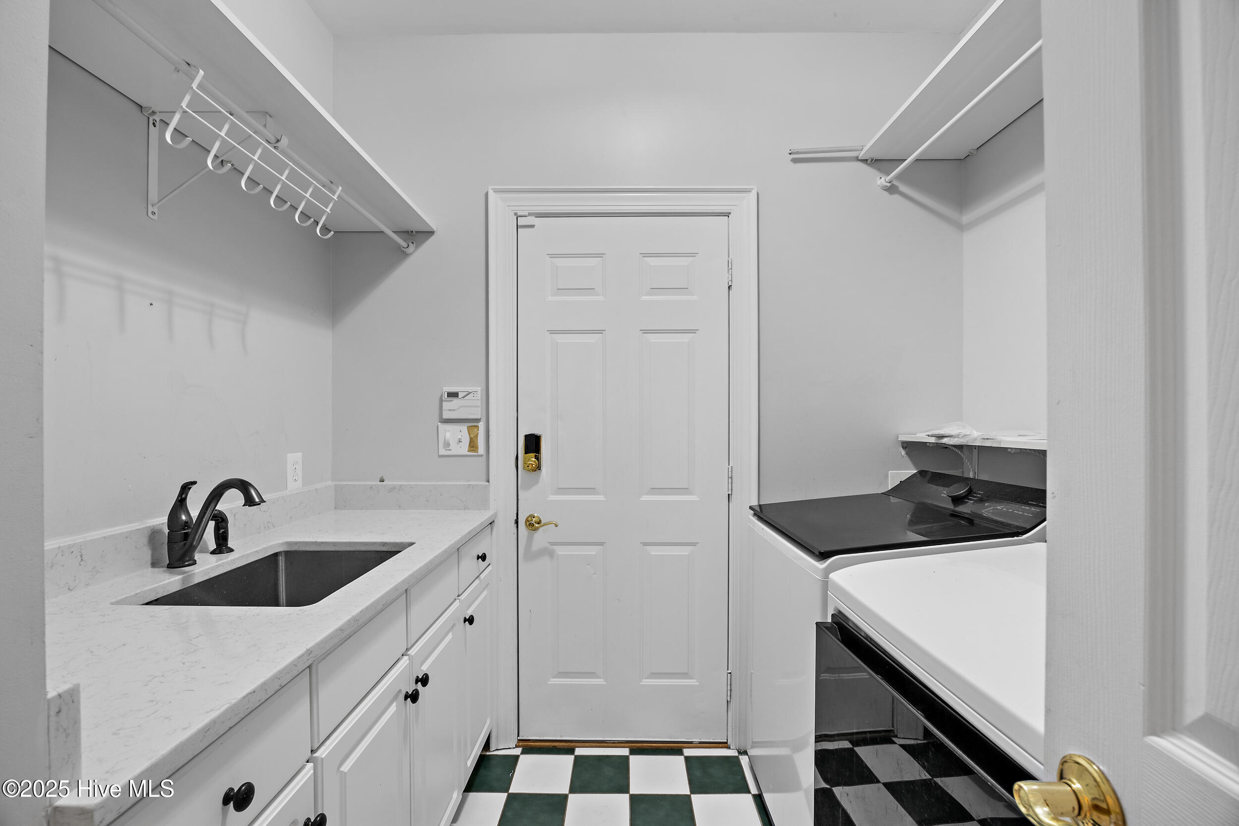 100538720 | Photo 34