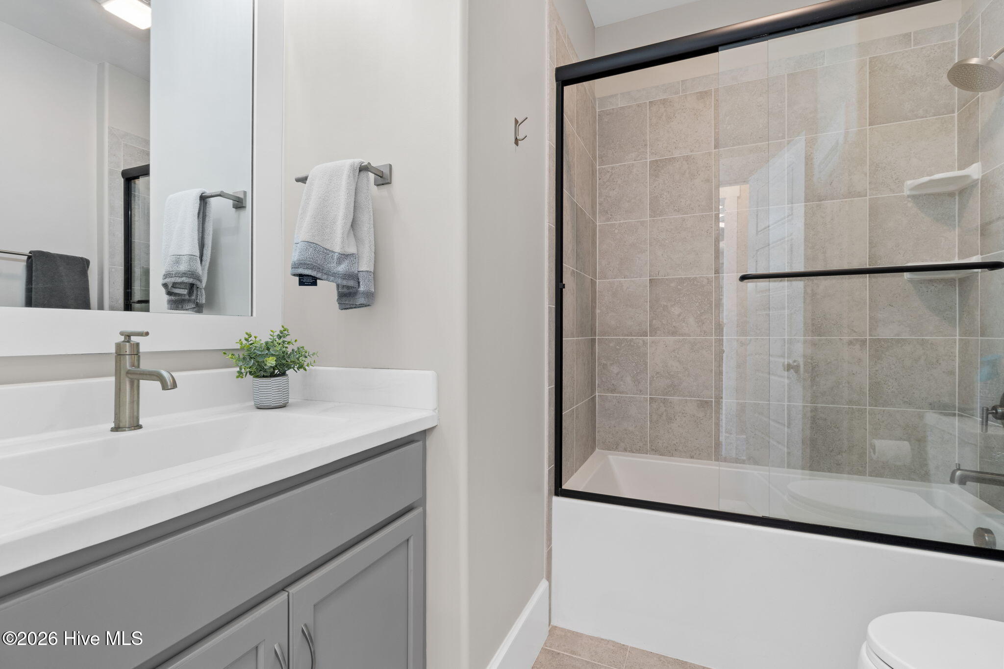 100552042 | Photo 32