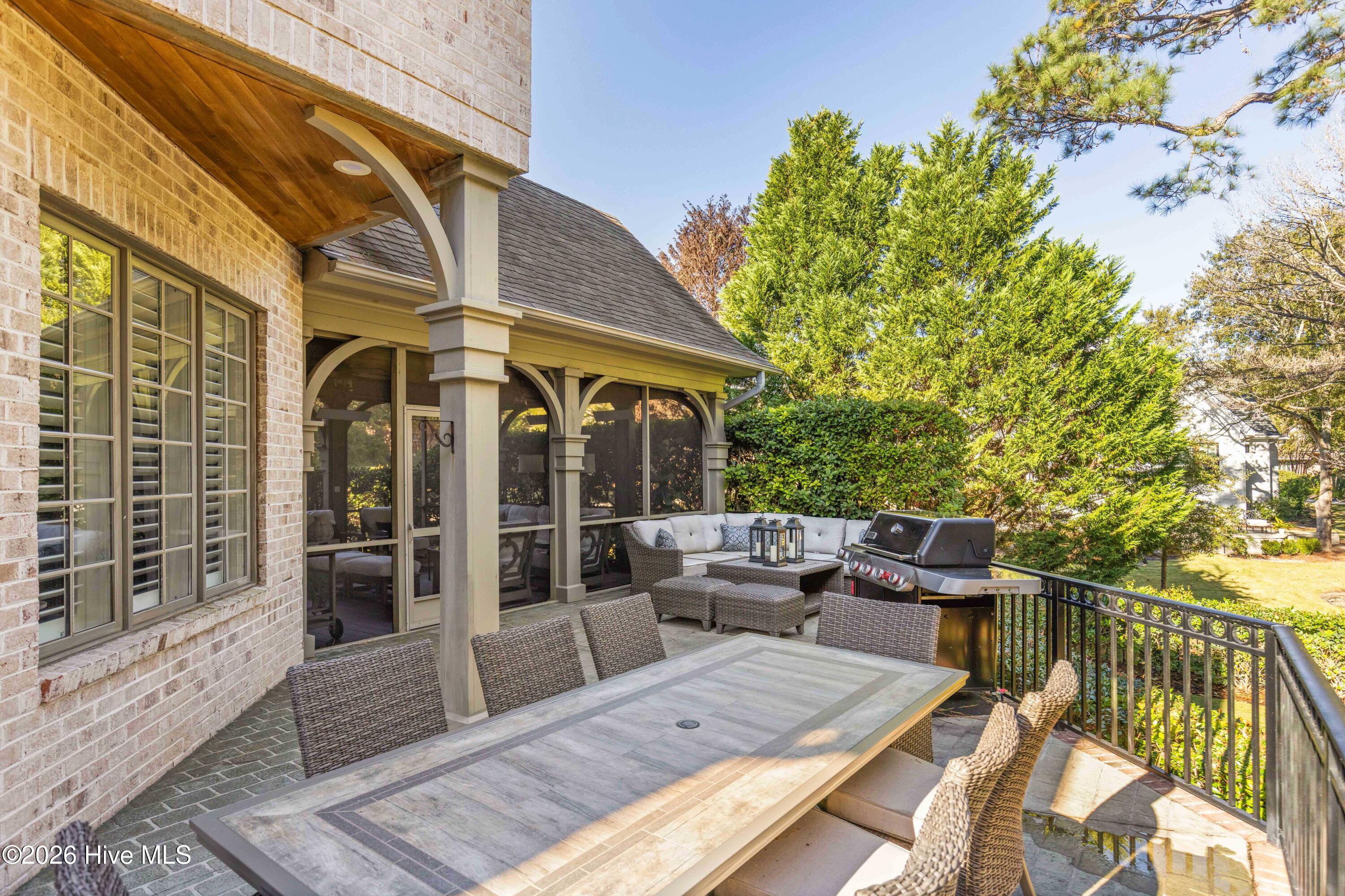 100555813 | Photo 94